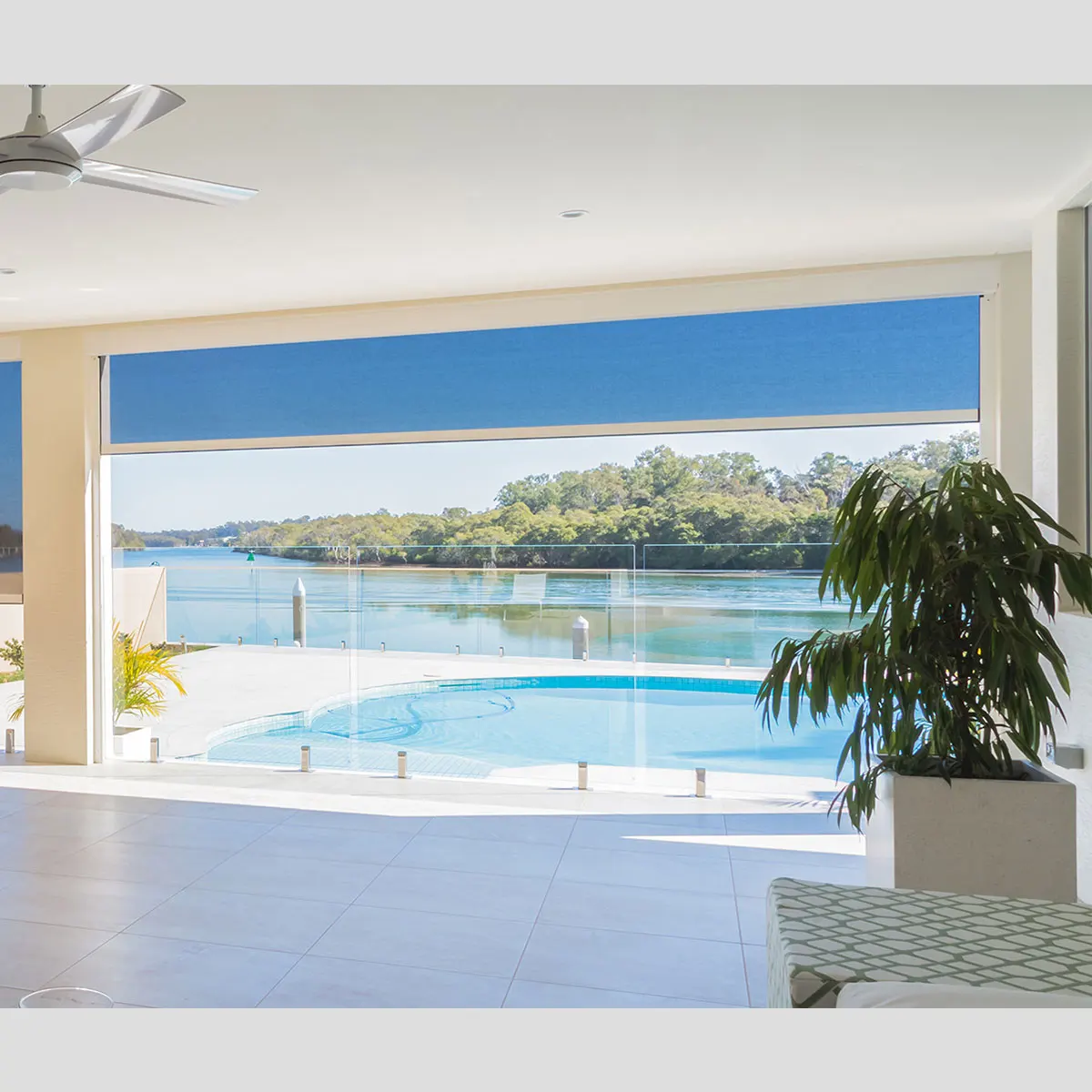 Natural Sunscreen Windproof Waterproof Motorized Remote Control Motor Smart Outdoor Clear Plastic Roller Blinds