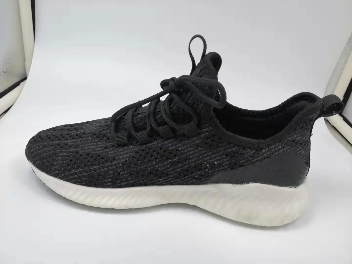 Customized elastic material wholesale fly woven upper capellada para calzado sports fly knit shoe material
