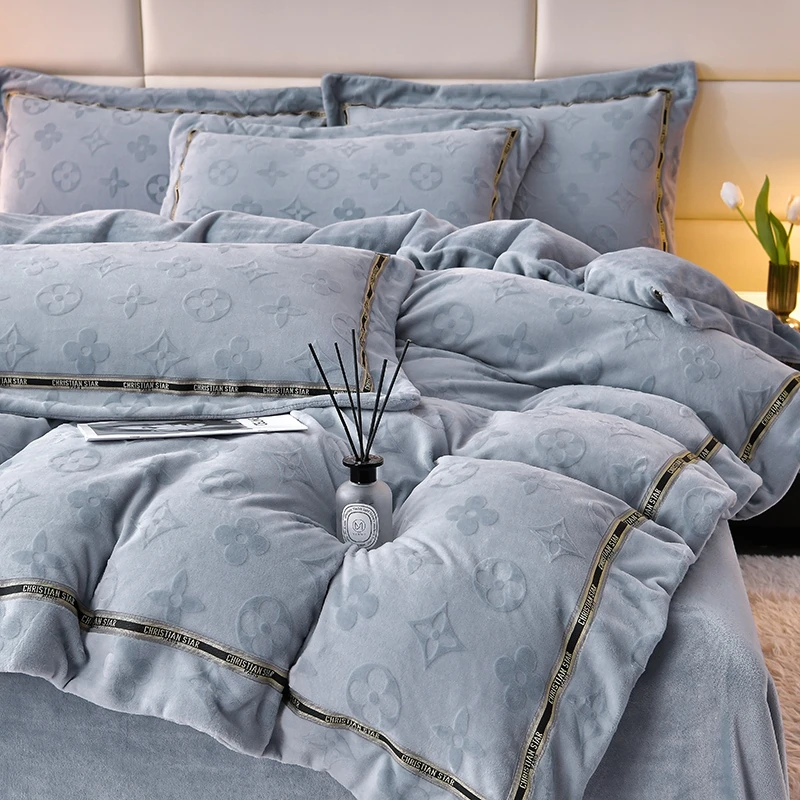 Wholesale organic 100 % flannel bedding luxury hotel velvet bed sheet milk velvet carved embossed four-piece set