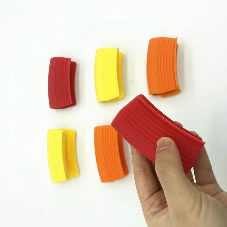 Silicone Hot Handle Holder Non Slip Kitchen Assist Silicone Mini Oven Pot Holder Clip Reusable Pot Holder Cover