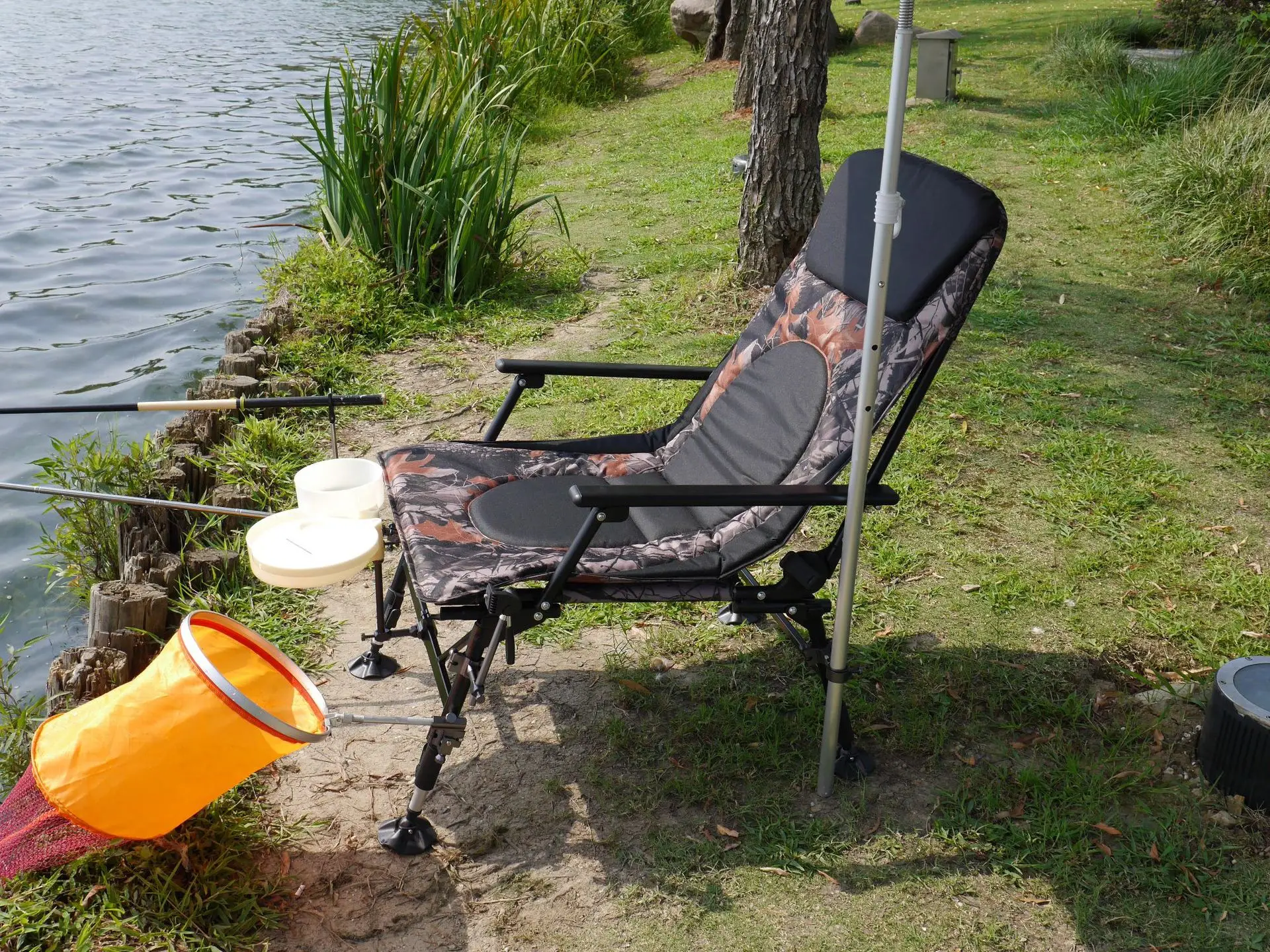 Wholesale portable Outdoor Aluminum Iron Campng Recliner Low Seat Foldable Fishing Lounge Chair