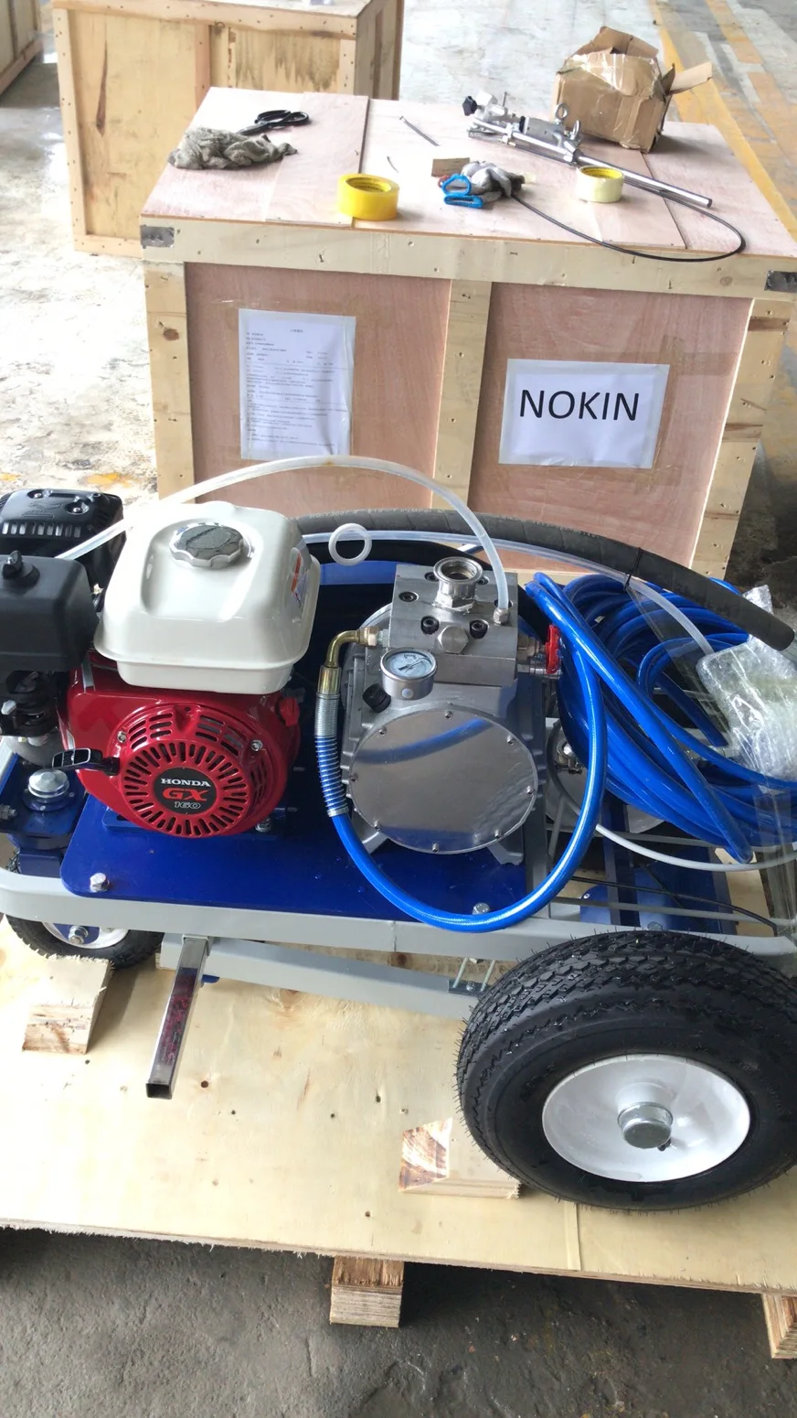 Double gun double nozzle cold paint single sprinkler head road marking marker machine