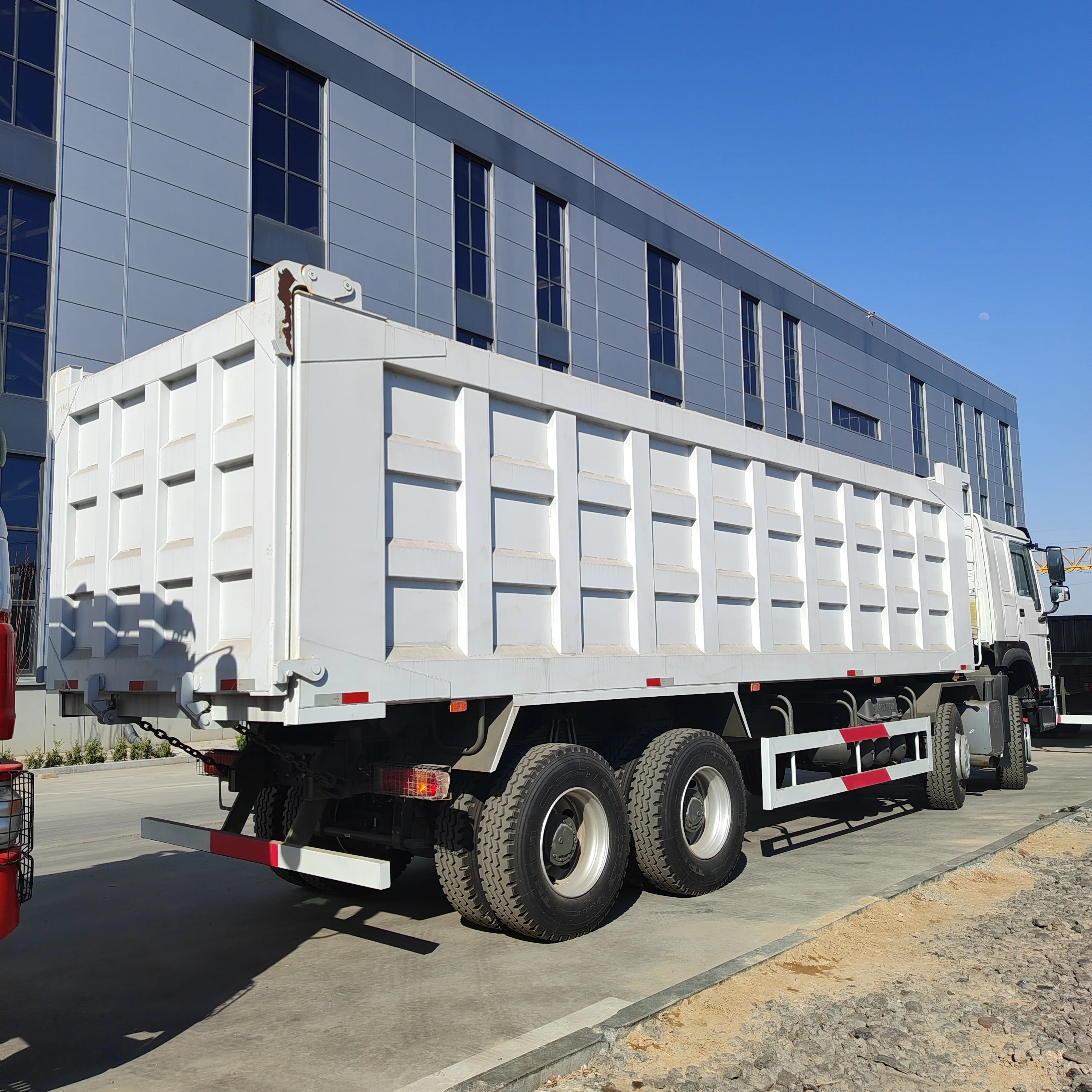 Sinotruk 8x4 howo Heavy Duty Euro3 emission 400hp new Mining tipper dump truck for hot sale