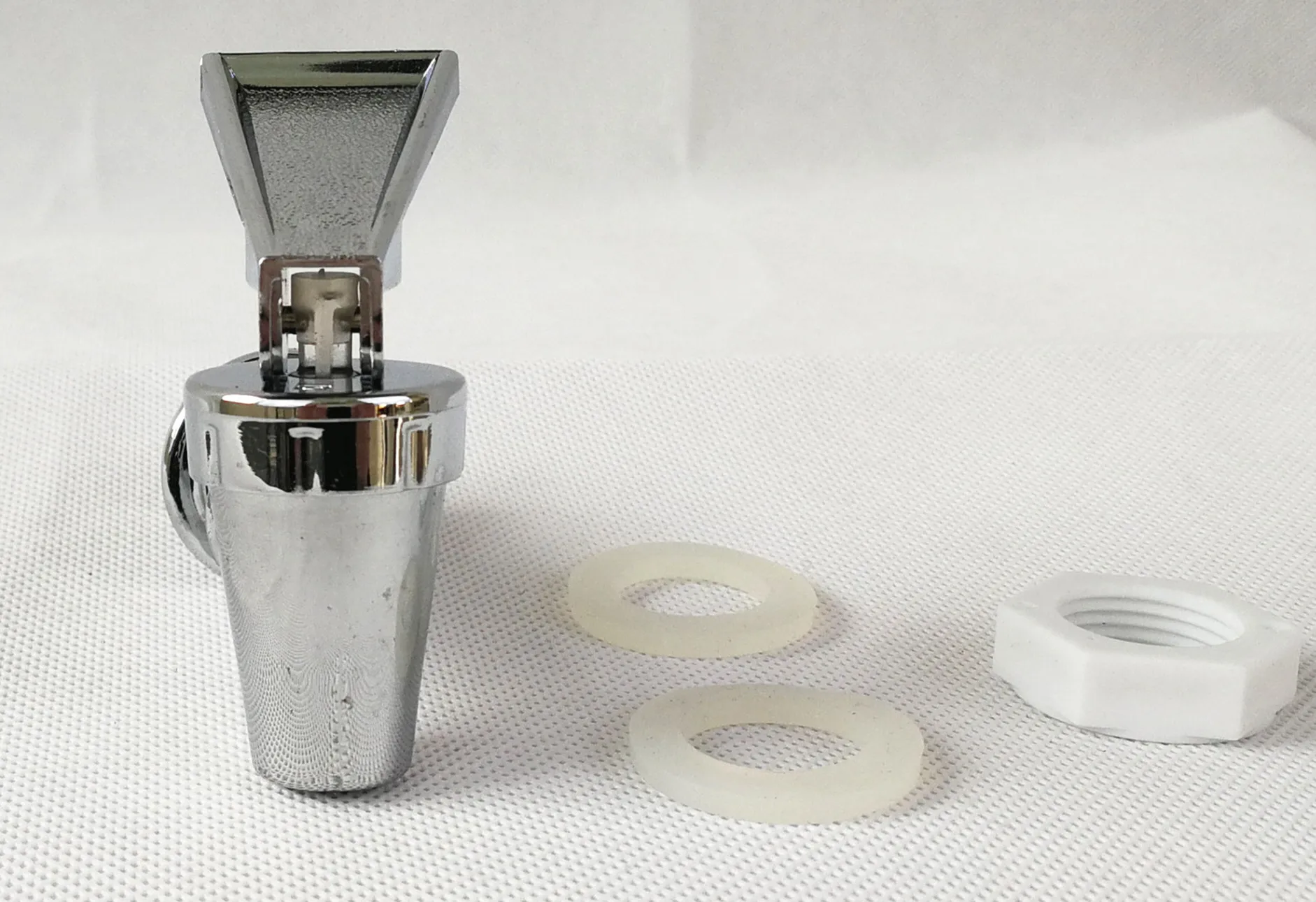 High Quality Replacement Lever Pour Spout for Beverage Dispenser