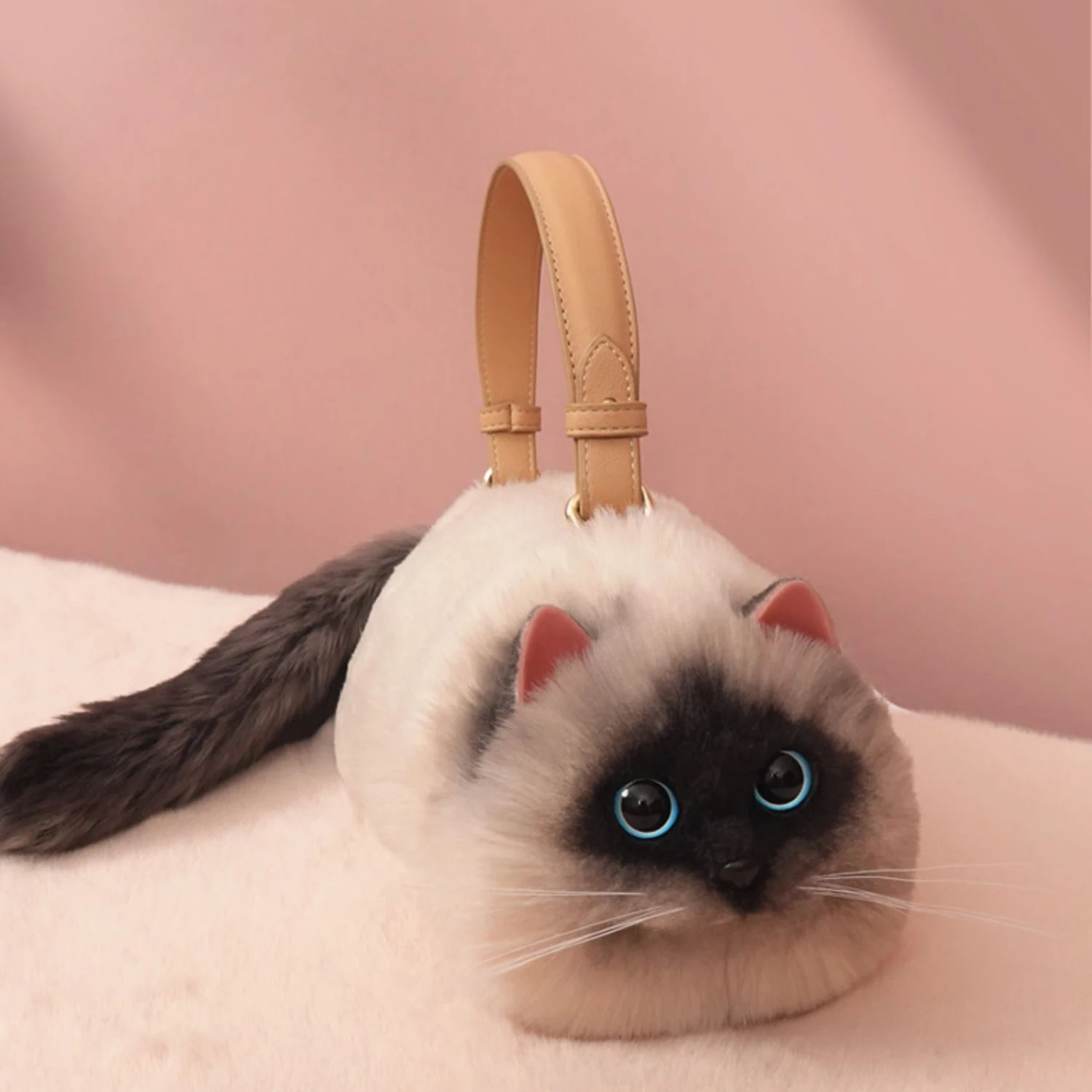 Женская сумка в виде кошки