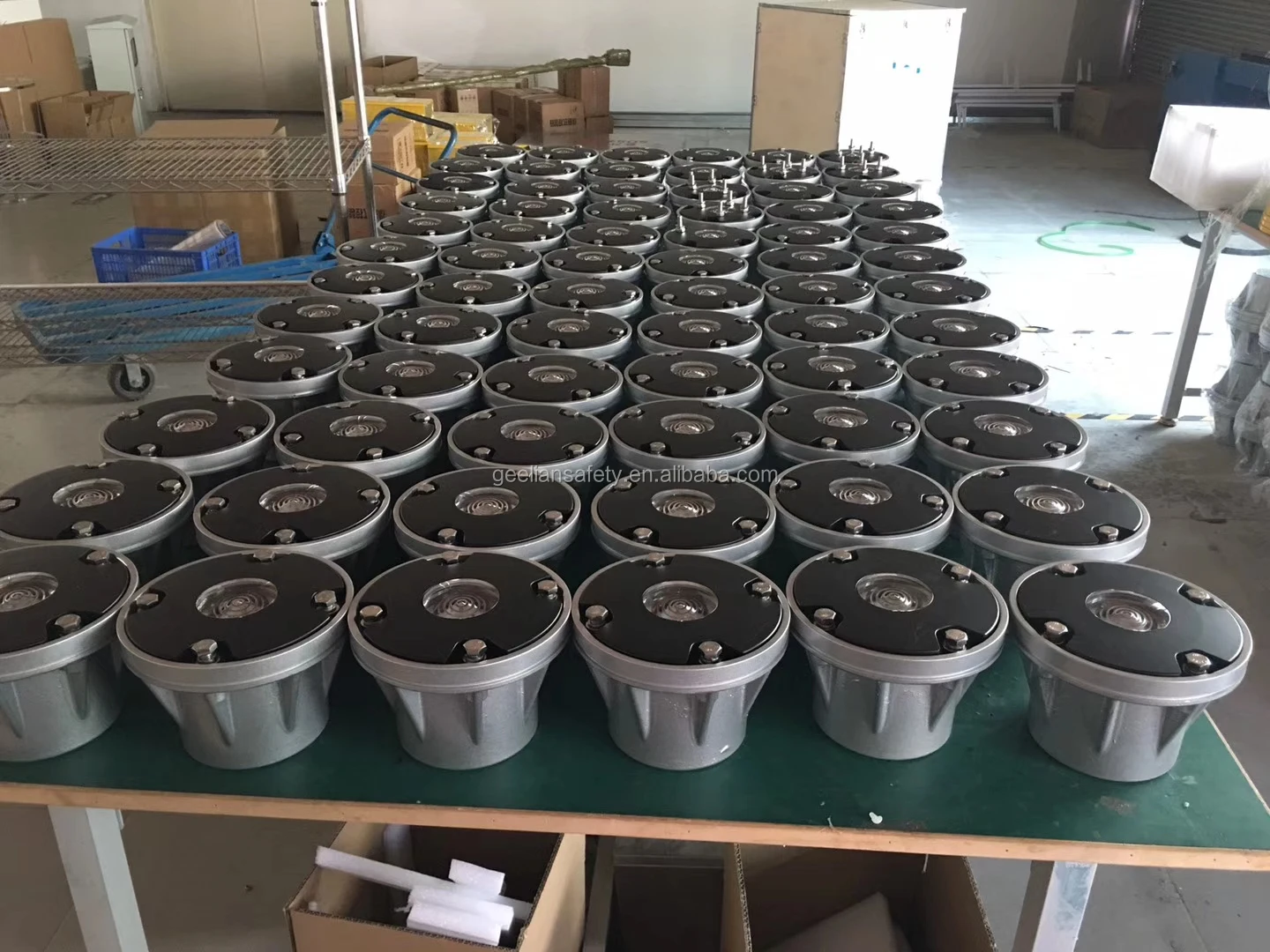 Inset heliport perimeter light/heliport taxiway light