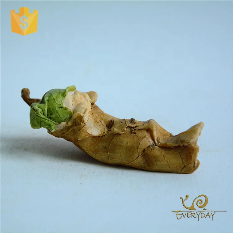 Z07745A Wholesale Cute Baby Souvenir for Baby Birth Leaf Baby Shape Resin Figurine Gift Articles