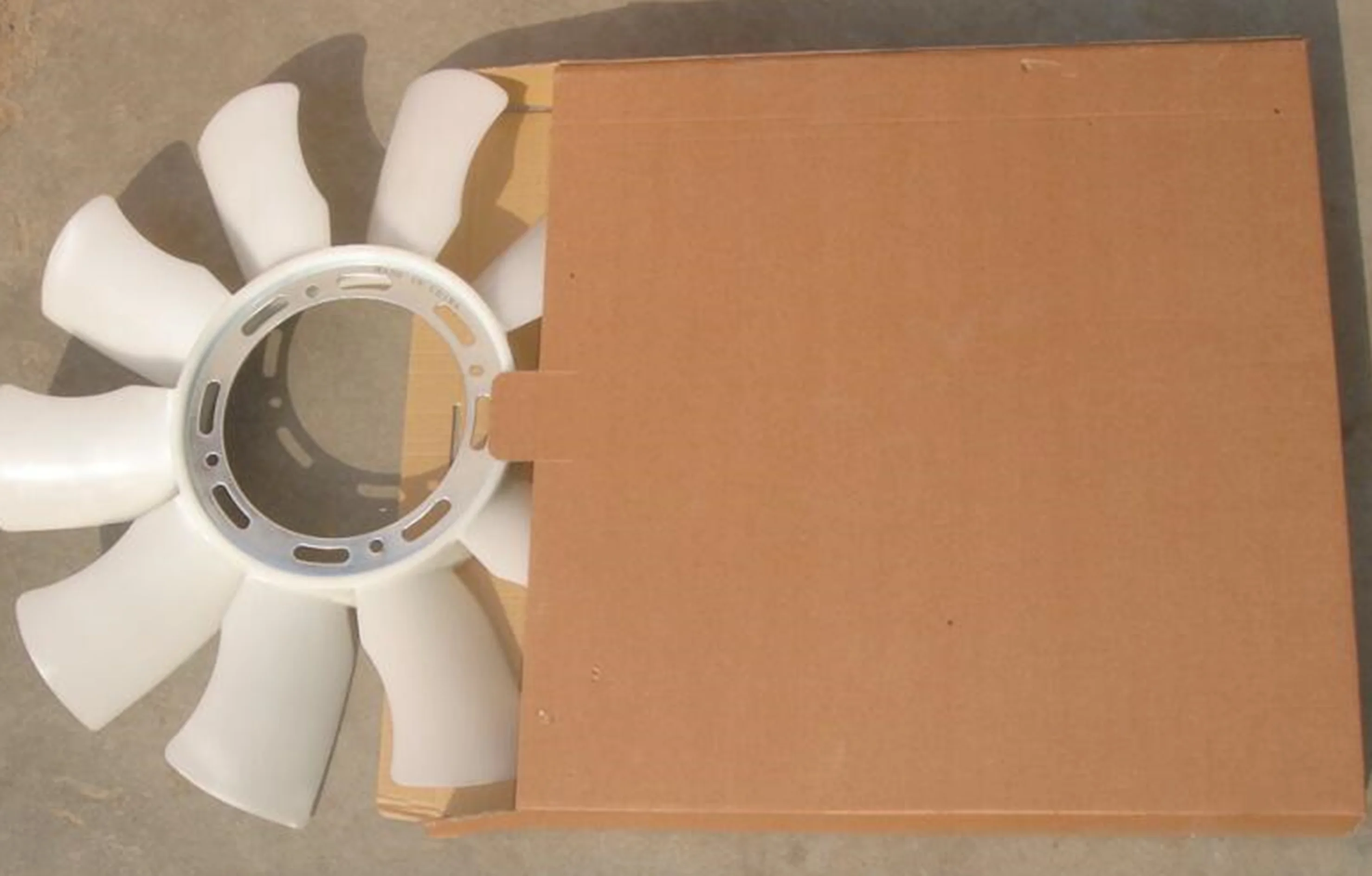 Fan blades replaces 1679067 8MV 376 757-501 47354139208 3415030 3520182C1 3099557 950028 for DAF XF105 XF95 CF85 CF65 LF55 LF45