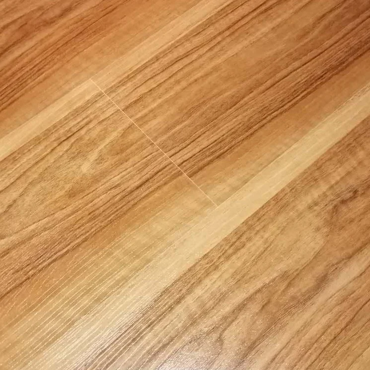 Factory directsale  hdf piso laminado 8mm 12mm oak designs glossy laminate flooring