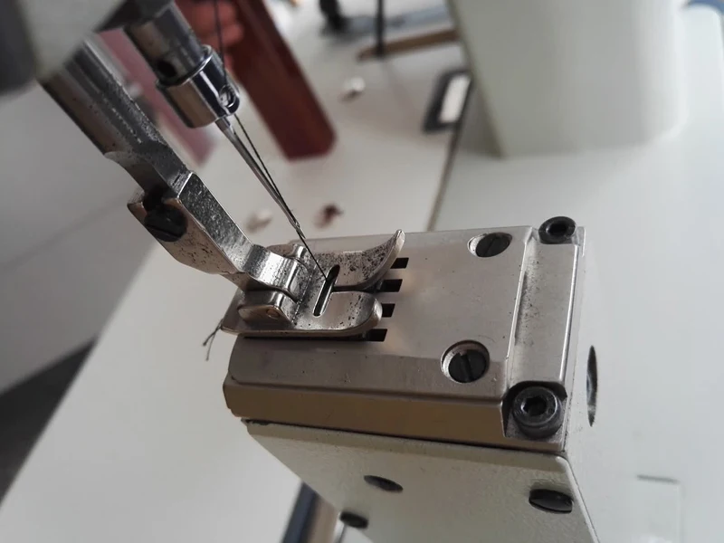 Universal High Column Miter Sewing Machine  Ball Bag  Hat  Suitcase  Shoes  Boots  Wrist Pad  Knee Pad  Sports Products RN-1630