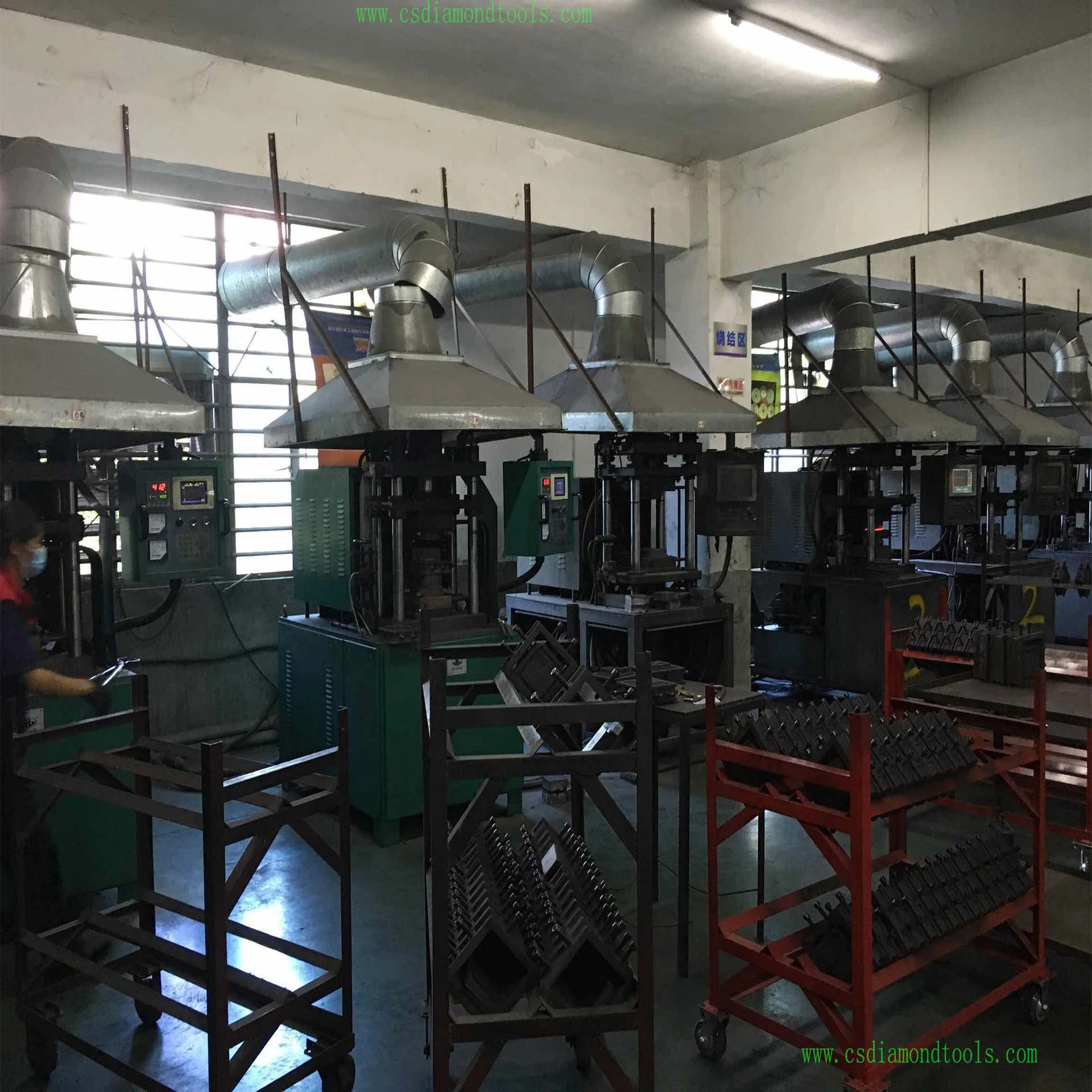 Roof type diamond core drill bit segment for concrete and stone fast drilling