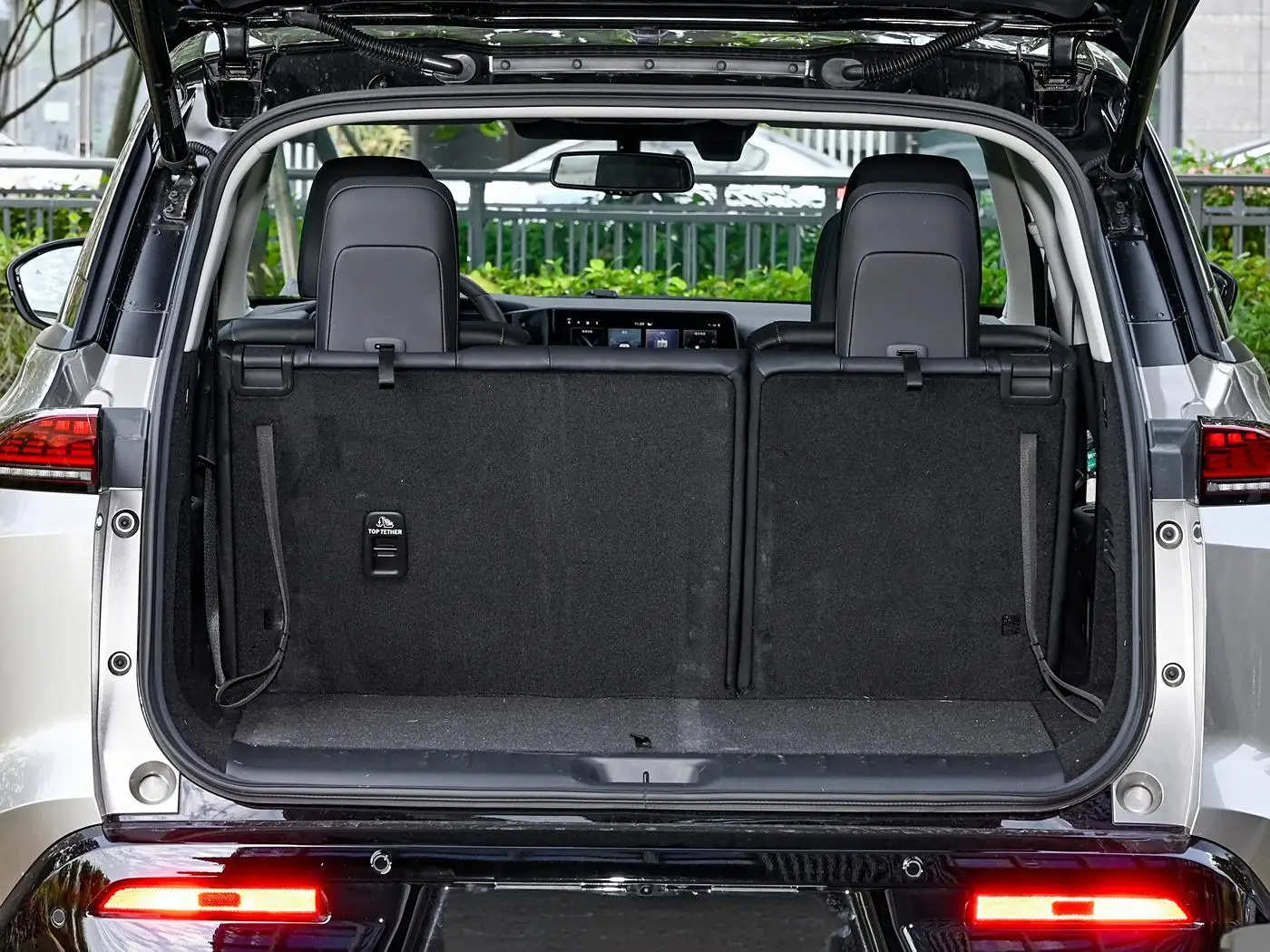 Nissan Pathfinder Gasoline Petrol-powered medium  large size SUV vehicle NISSAN 2.0T  6 /7 seats 2WD AWD fuel Car vehicle auto