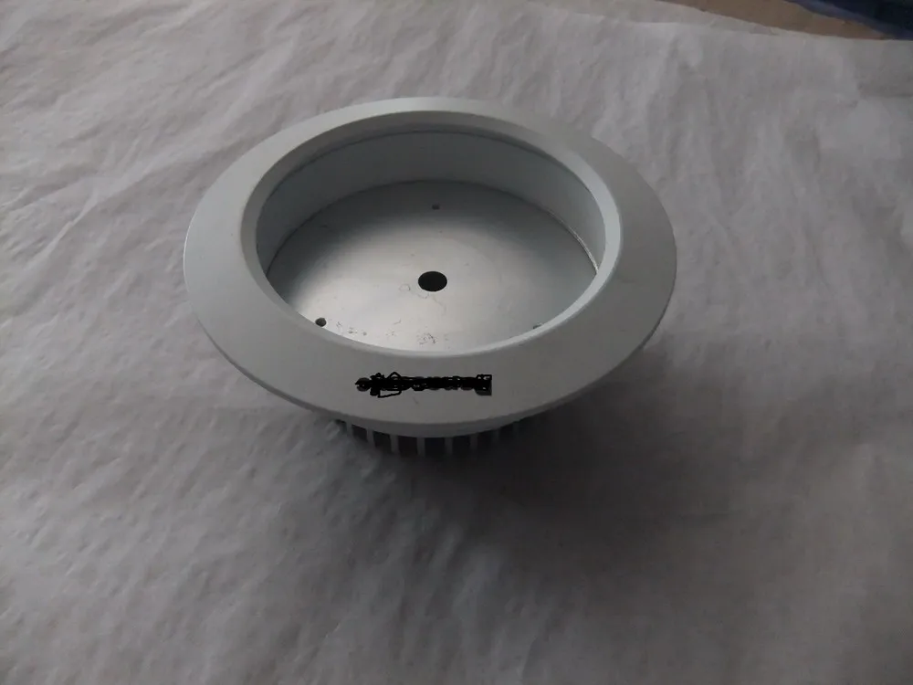 OEM Lathed прецизионные CNC токарные круглые алюминиевые радиаторы освещения для внутреннего светодиодного потолочного светильника тепловое