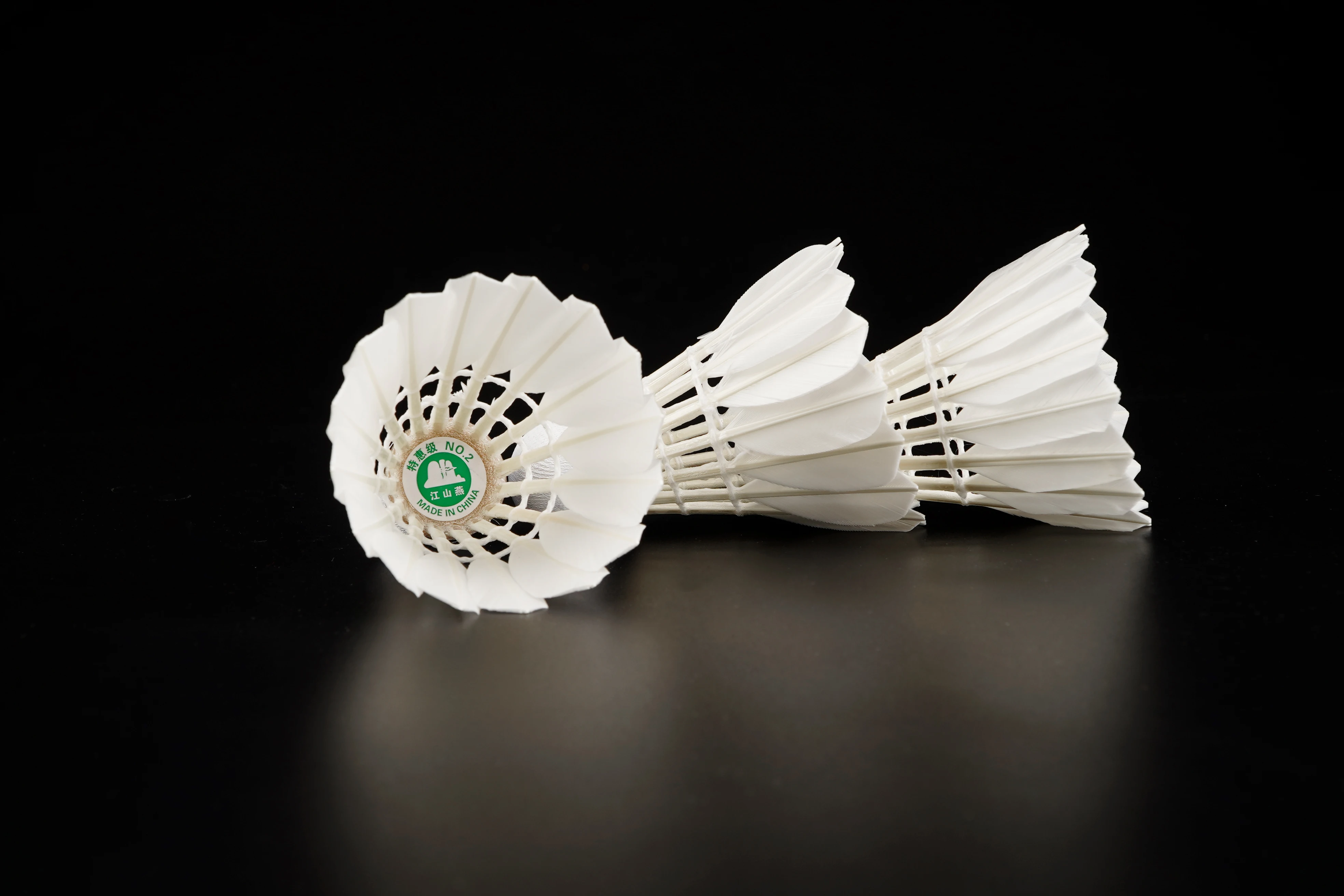 Cheap Price High Speed Good quality 76/77/78 Badminton shuttlecock For Indoor badminton Professional Training To Korea Market