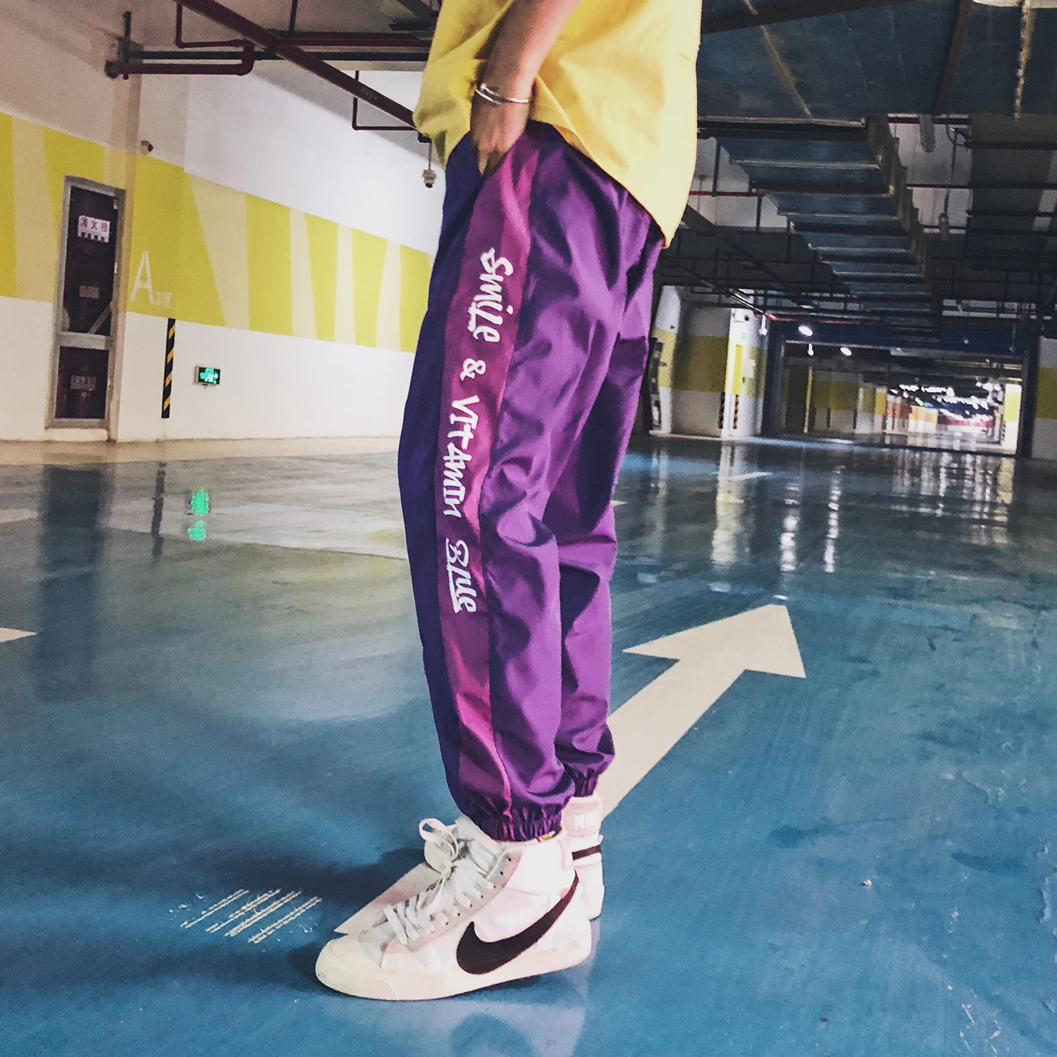 
Customized and RTS 100% Polyester Streetwear Drawstring Loose Casual Sports Hip-hop Violet Jogger Pants Men 