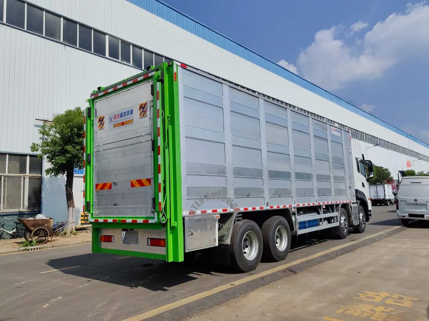 pig transport truck (6).jpg