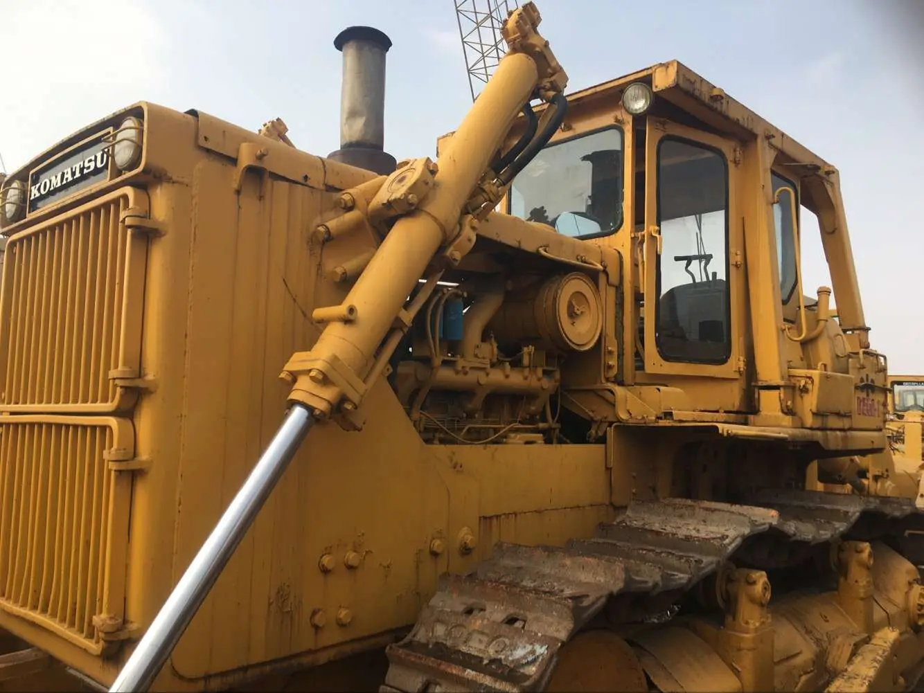 Б/у гусеничный бульдозер CAT D7R