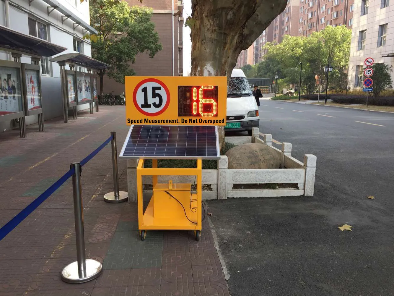 Solar powered wireless Warning Road Safety and Remind Driver Slow Down the Speed Solar Flashing LED Traffic Sign
