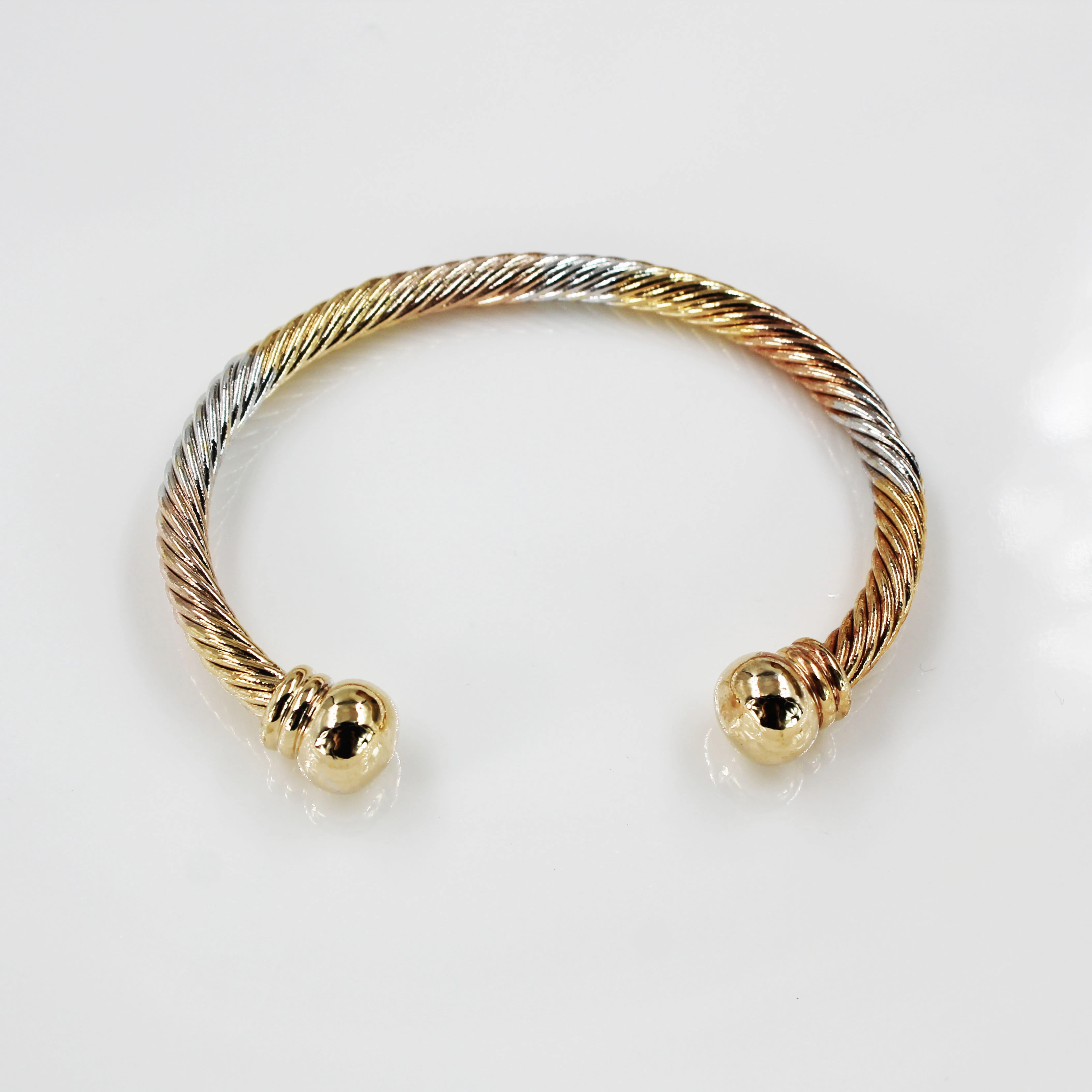 Hot sell dubai jewelry bangle Vacuum plating 3D colors long lasting color protection bracelet cuff unique design bangle jewelry