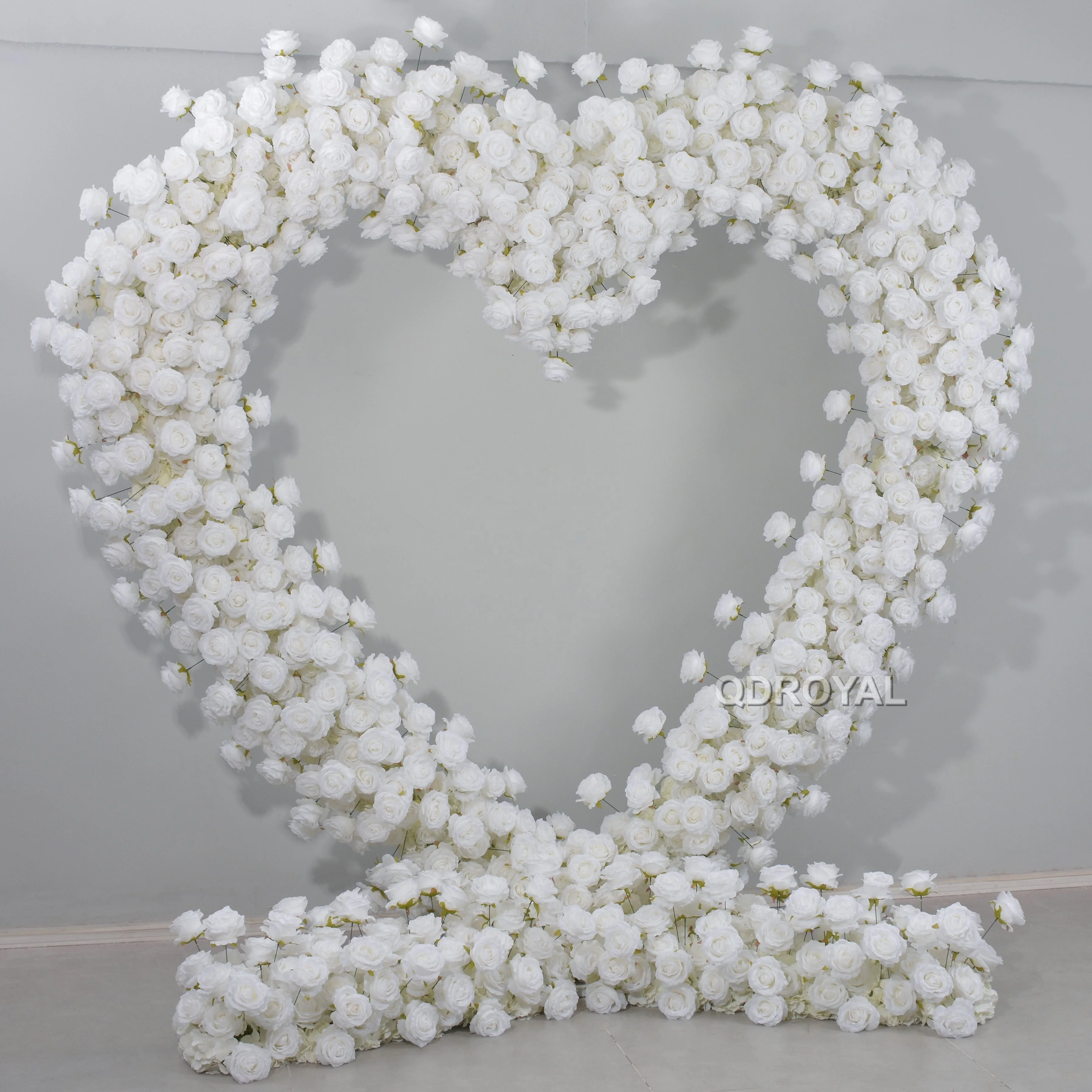 Giant Romantic Heart Shaped Arch With Flowers Backdrop Red White Roses Flowers For Wedding Decoration