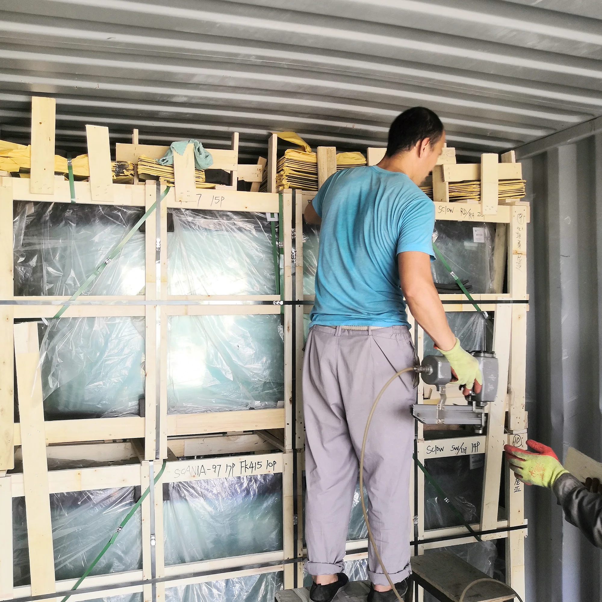 The Model is Y630  Truck Windshield Glass  Manufacturer From China