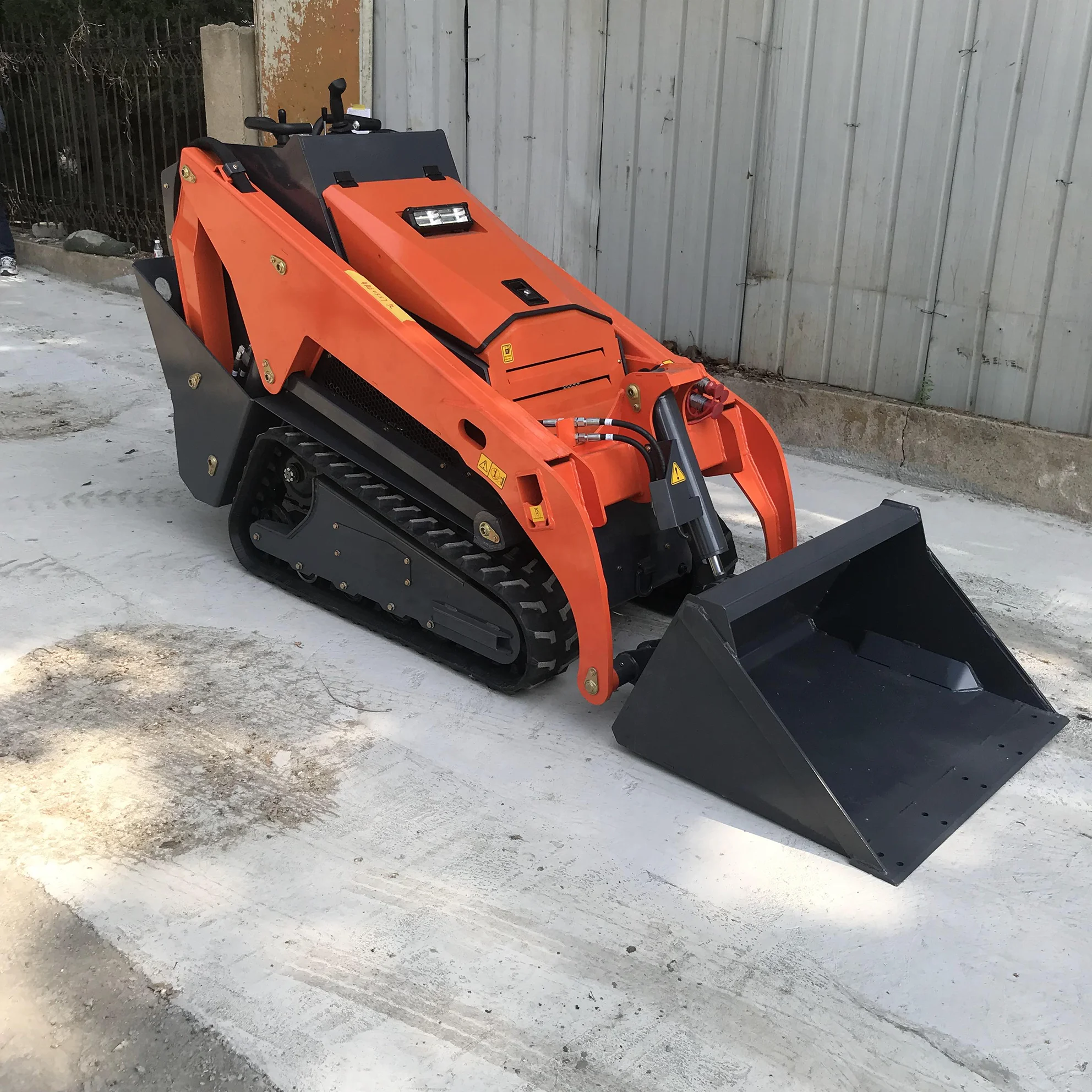 Fullwin Wholesale Factory Price CE EPA Wheel Crawler Cheap Loader Automatic Leveling Mini Skid Steer Loaders
