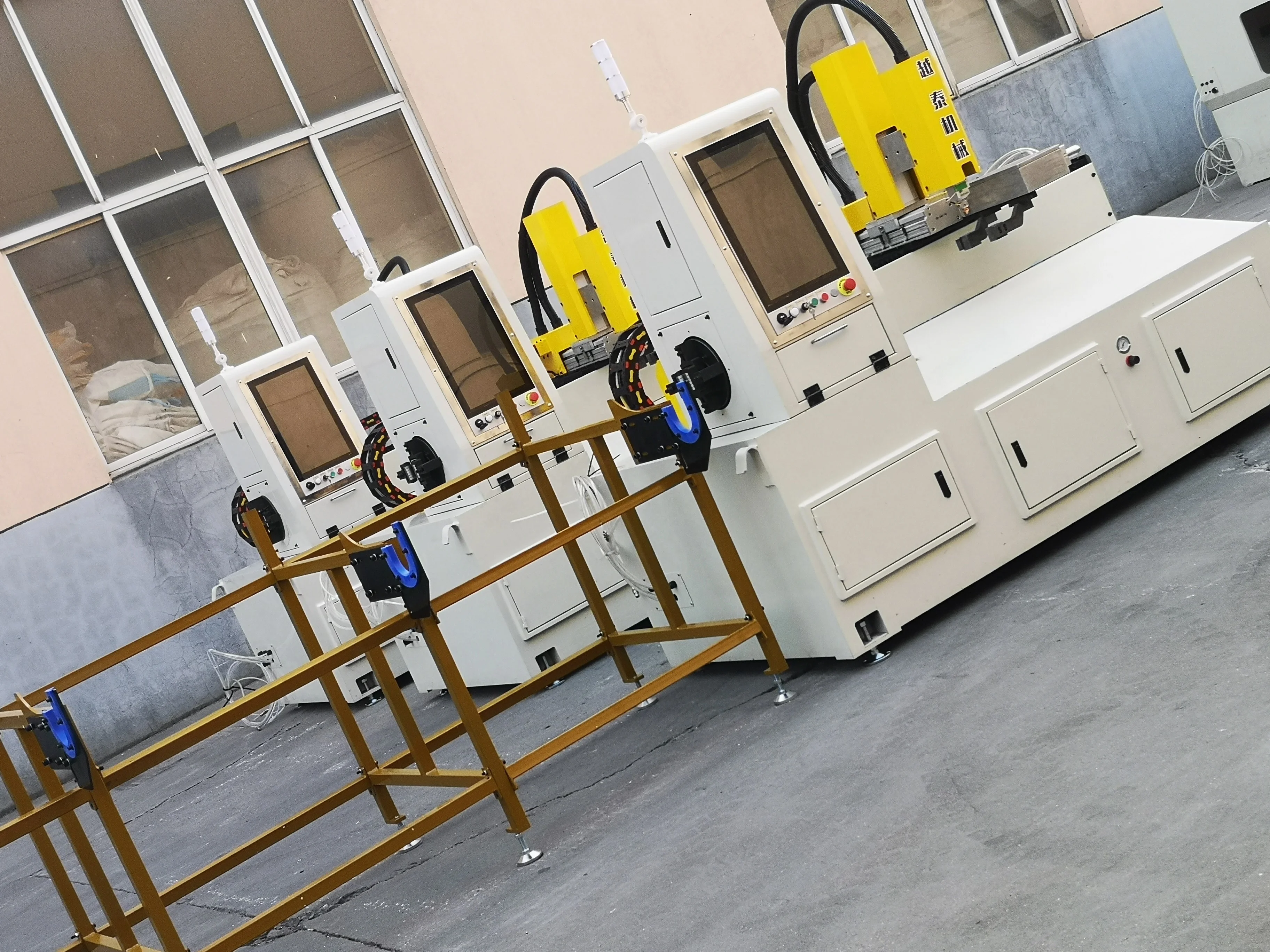 Automatic loading and unloadind laser round tube metal pipe fiber laser cutting machine for carbon steel and stainless steel