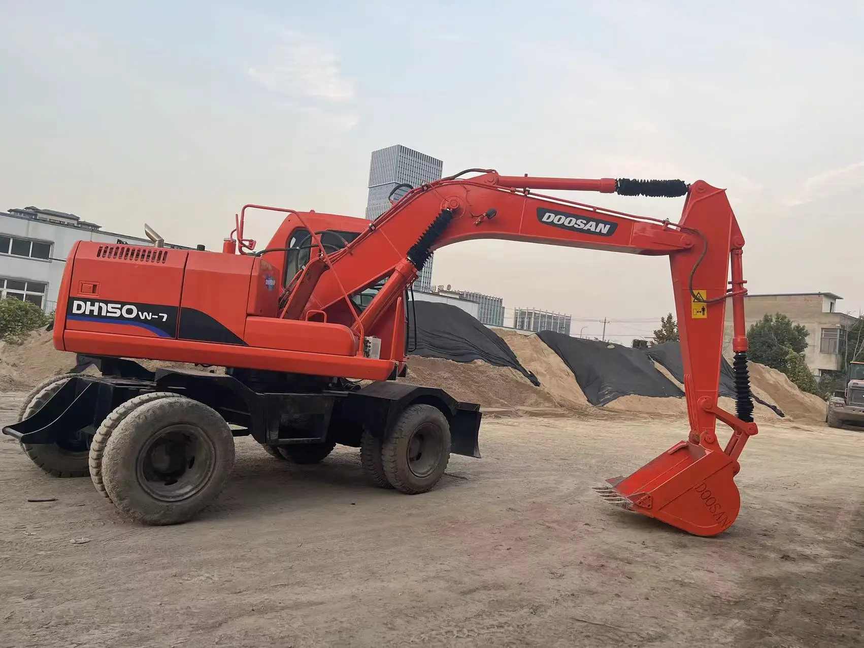 Высокое качество и низкая цена DOOSAN DH150-7 колесный экскаватор 100% оригинальный импортный с хорошей производительностью