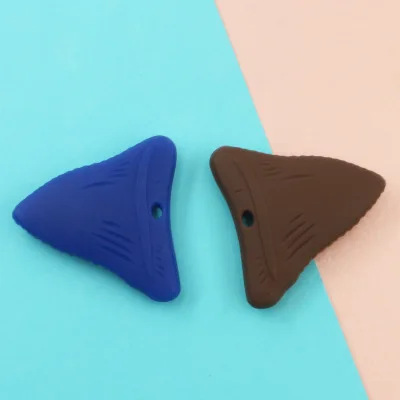 Safe Durable Chewly  Boys  And Girls Shark Tooth Silicone Sensory Toys Autism Chew Necklace for Kids with ADHD SPD