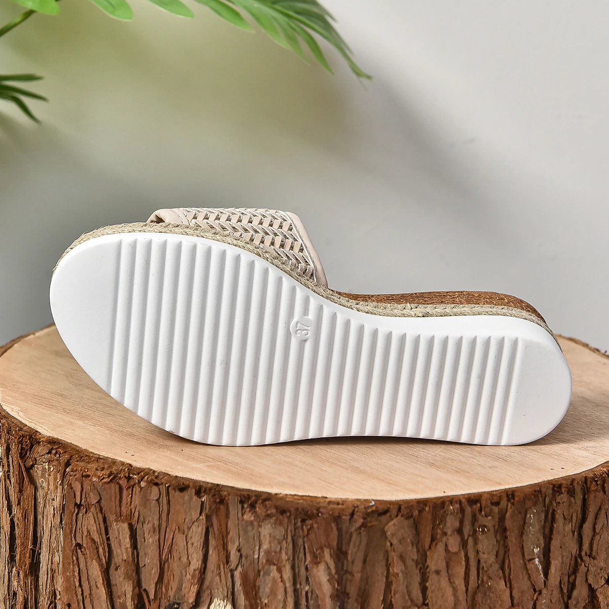 Women Natural Bamboo Rattan Summer Comfort Slippers Women Indoor Home Slippers Non-slip Slippers For Unisex