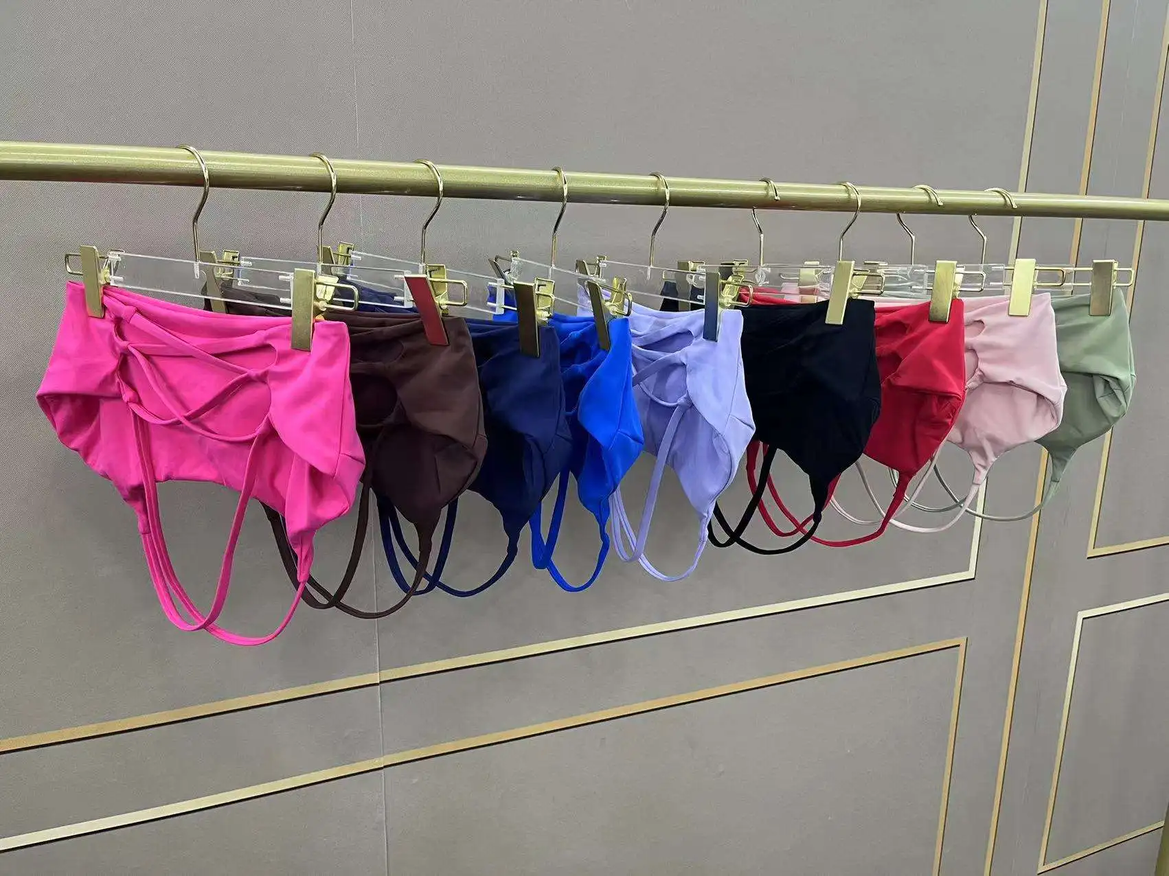 Hot selling European and American Cross-shoulder strap Shockproof Nude yoga Bra running fitness Sports Beautiful back Yoga Vest