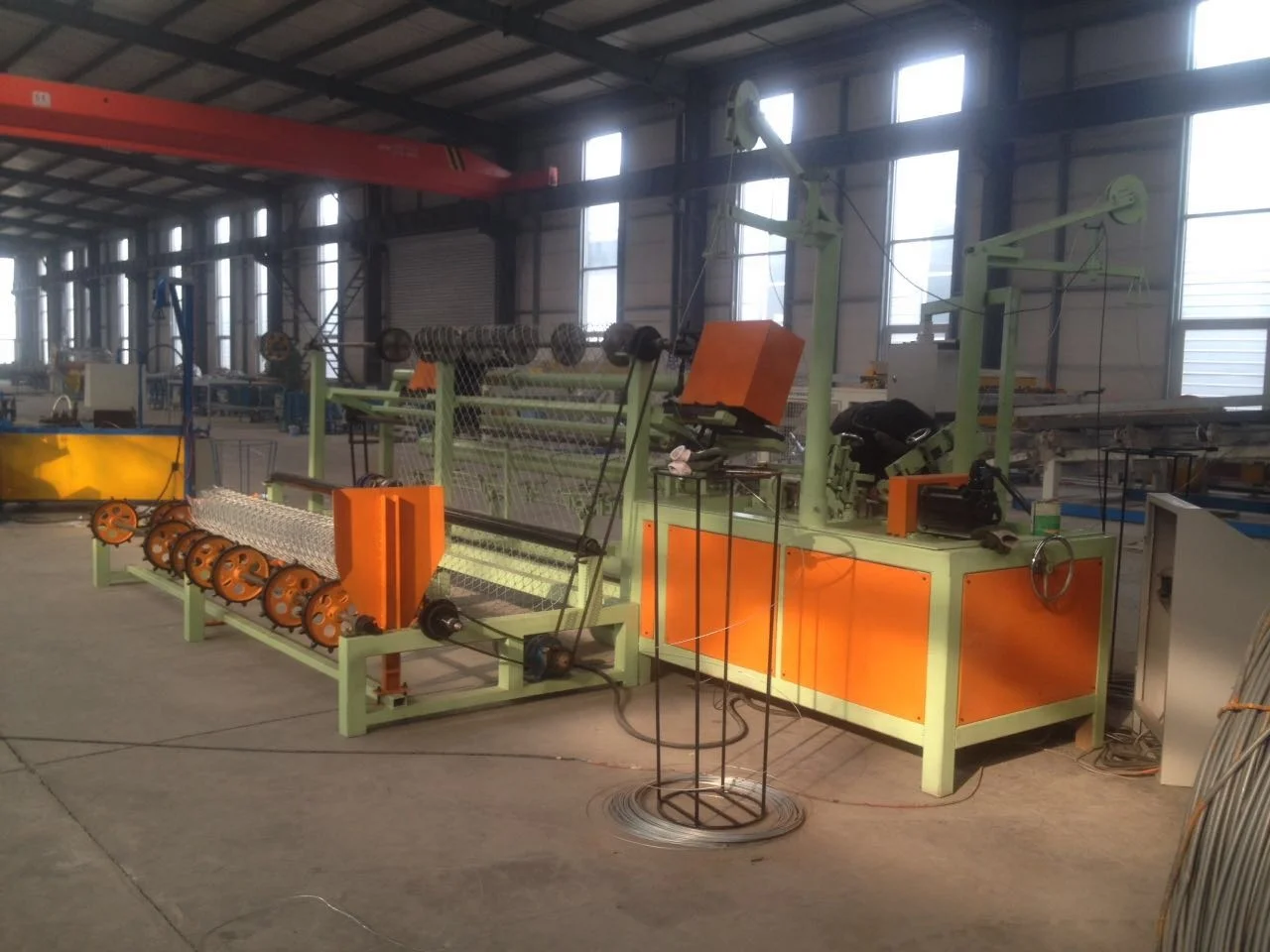 Automatic chain link wire mesh weaving and fence making machine