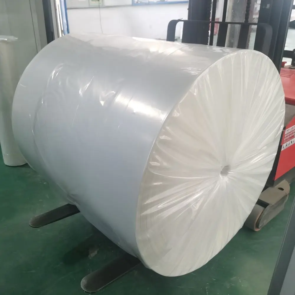 Stretch hood pallet package Stretch hood machine hooding a pallet of bags