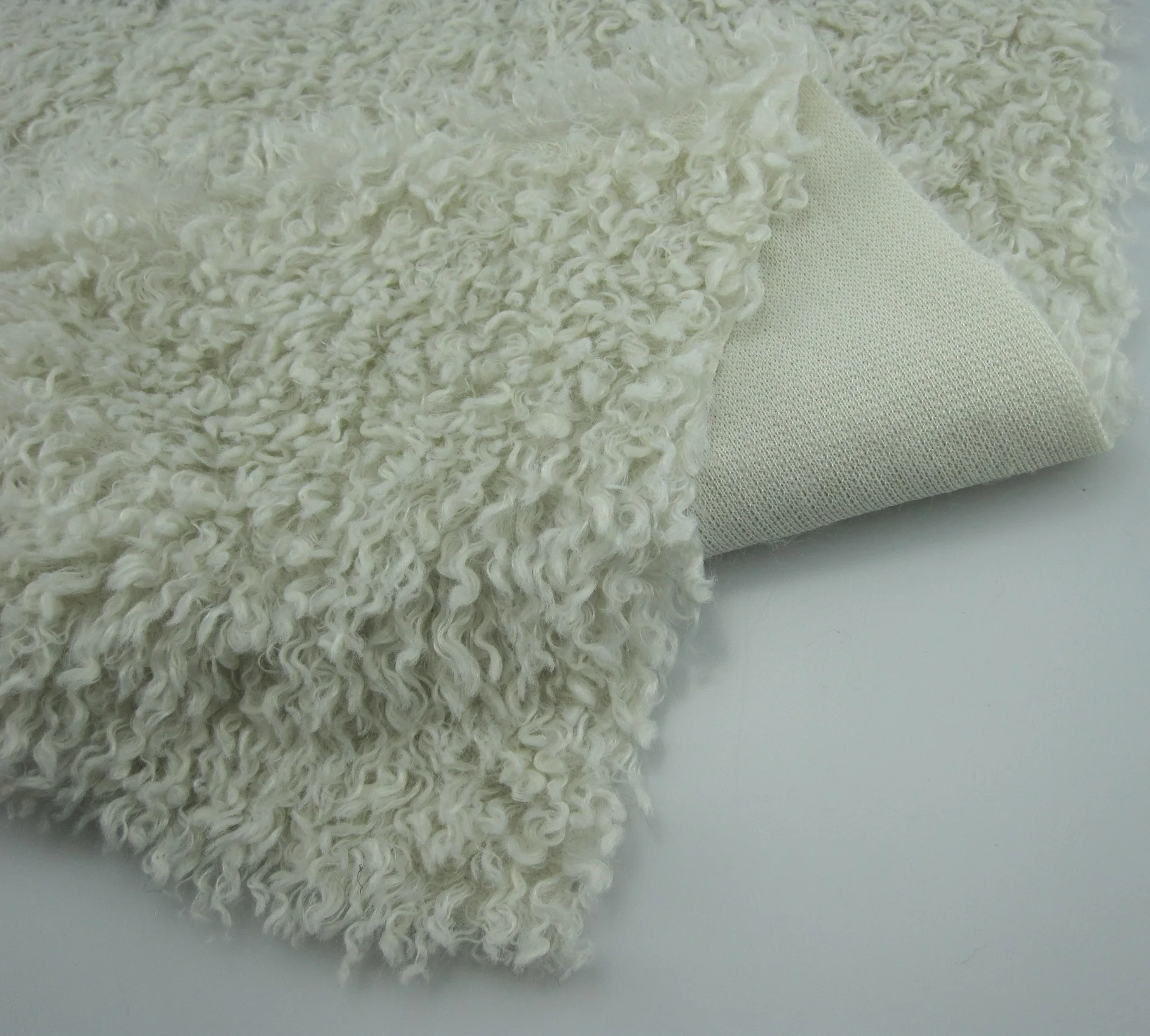 Cheap Polyester Long Pile Mongolian Faux Fur Fabric Curly Fur for Garment/Hometextile/Toys