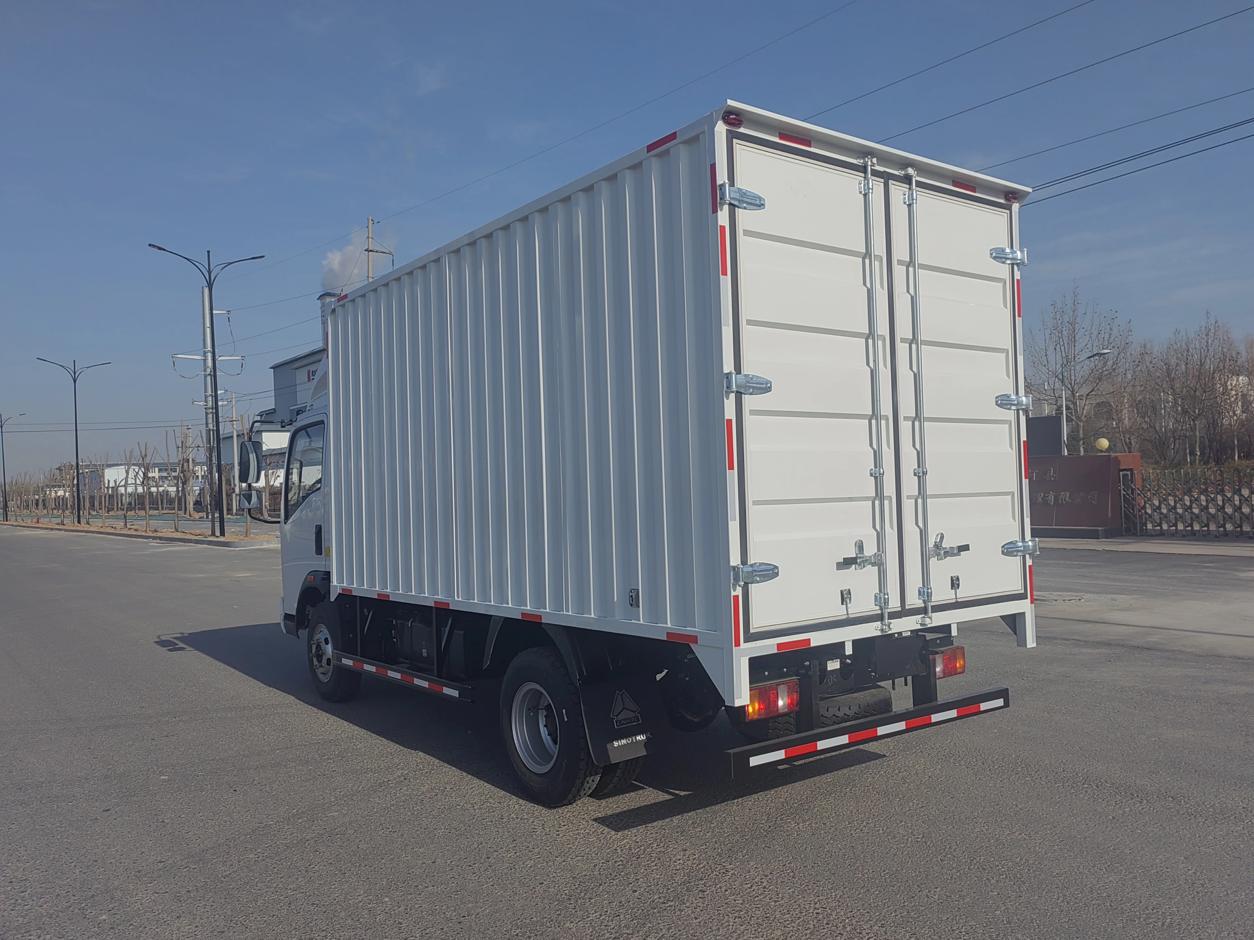Дешевые 6 тонн грузовой грузовик Sinotruck Howo Грузовой Van 4x2