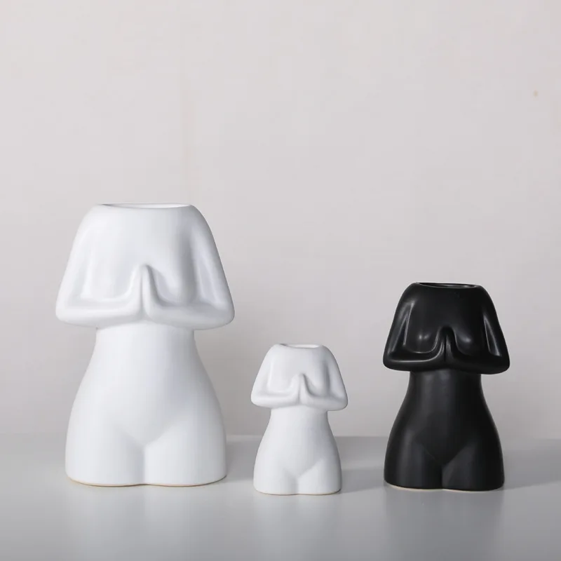 Northern Europe Style Black and White Color Figure Yoga Statue of Human Body with Hands Folded for Interior Decoration