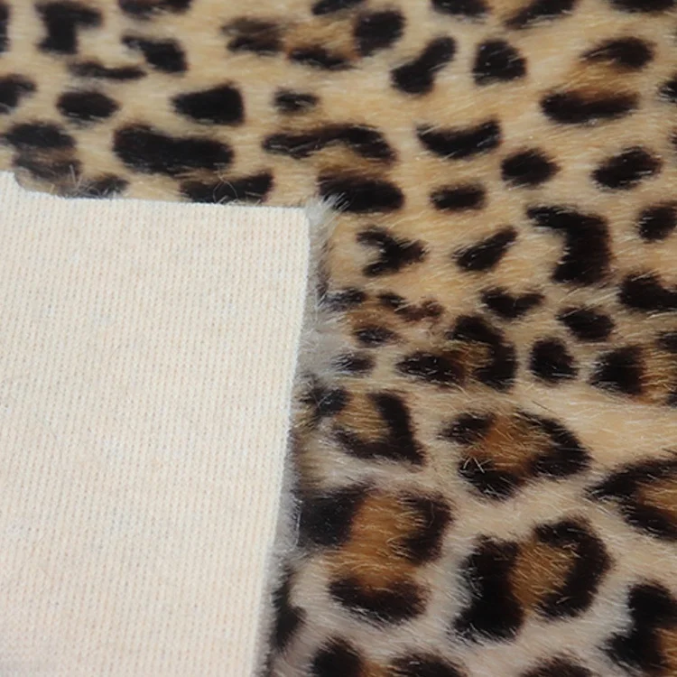Высококачественная дешевая плюшевая ткань из 100% полиэстера с леопардовым принтом из искусственного меха