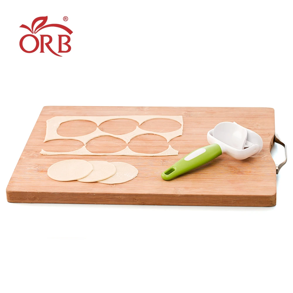 Kitchen multifunction hand held manual rolling circle cutter for dumpling wrapper