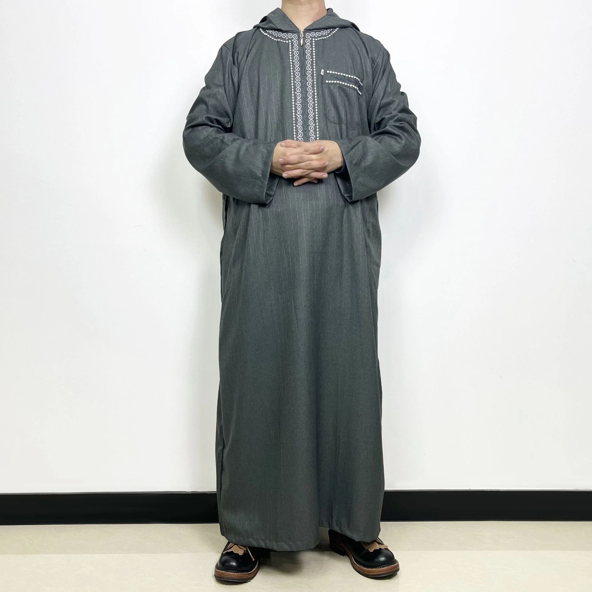 Wholesale Men Long Morocco Style Kaftan Abaya Modern Egyptian Muslim Thobe Islamic Abaya Clothing Dubai Thobe