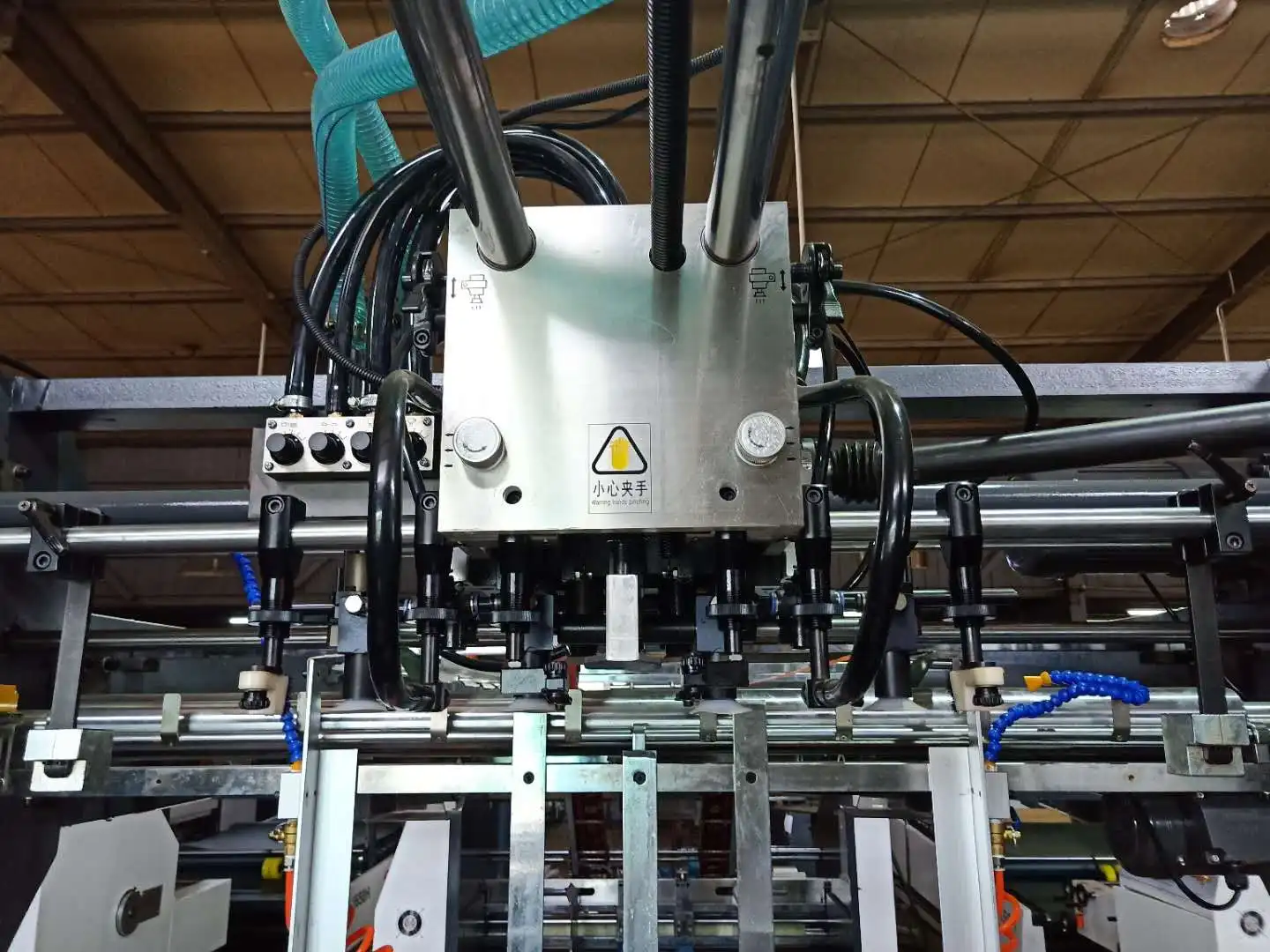 Автоматическая машина для ламинирования картона