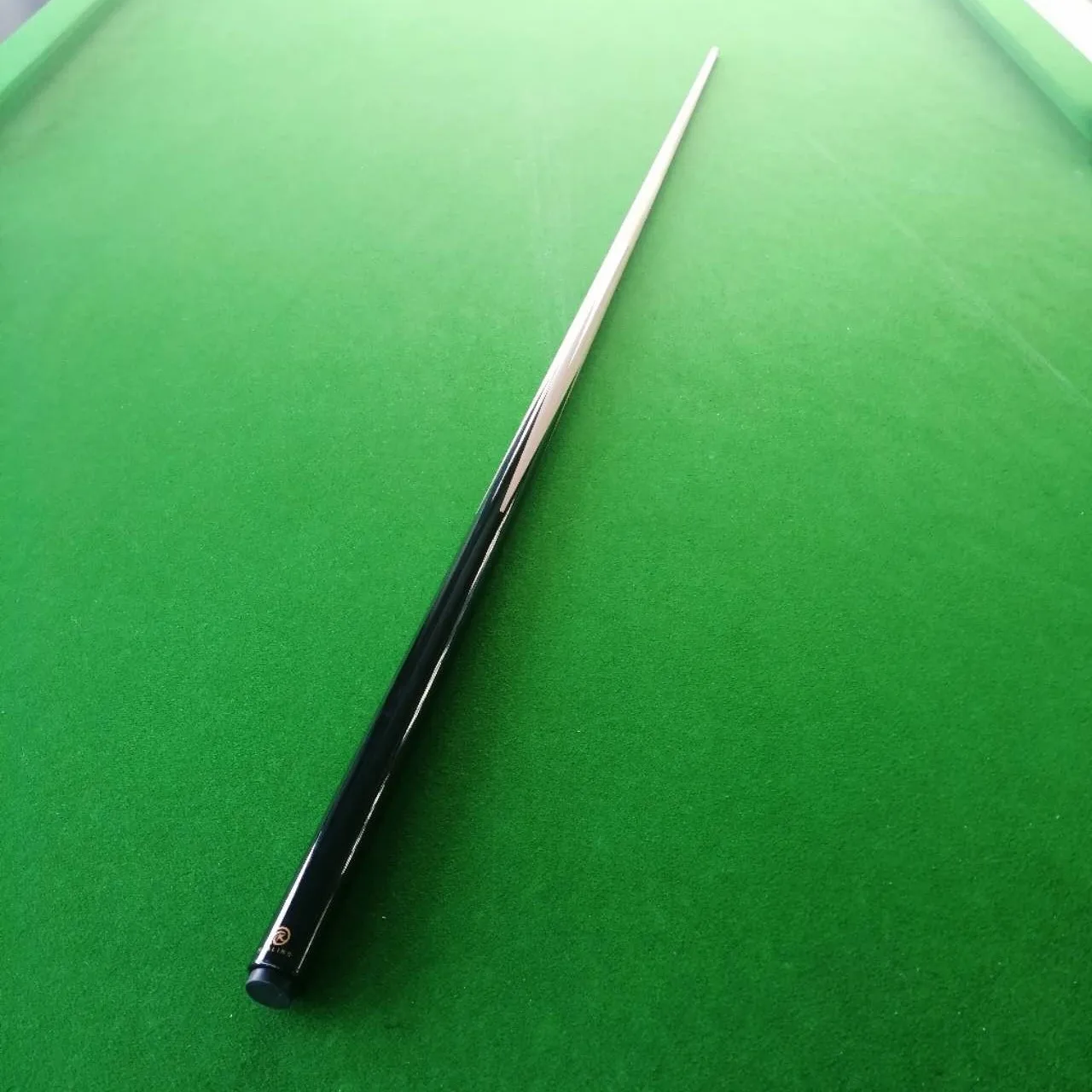 Factory Wholesale One Piece British Snooker Billiard Cue Shaft  Pool Cue Stick Pole Tip OD 10.2mm Pattern OEM