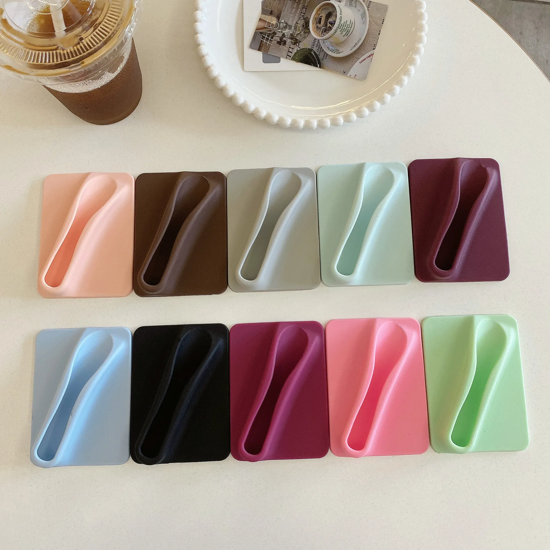 2024 New Design Lip Gloss Adhesive Sleeve Case Cell Phone Silky Silicone Lip Perfume Holder Stick-on Phone Case Compatible