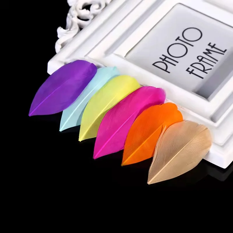 Factory Price Dyed Colored 4-8cm Goose Feather Tops for wholesale Hats Garment Accessory Decoration