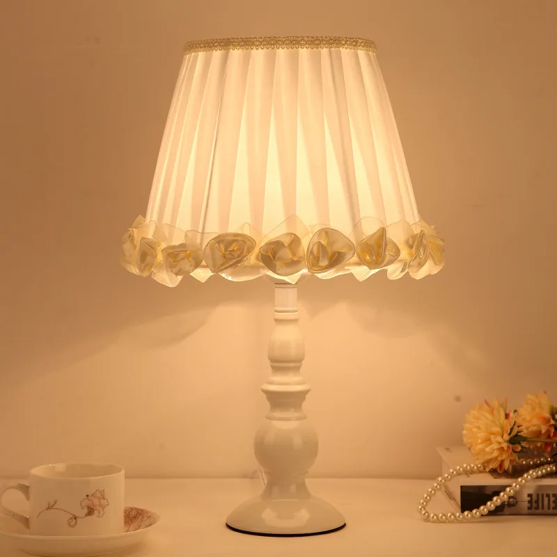 Bedroom bedside lamp European princess lace modern simple Nordic girls home table lamp