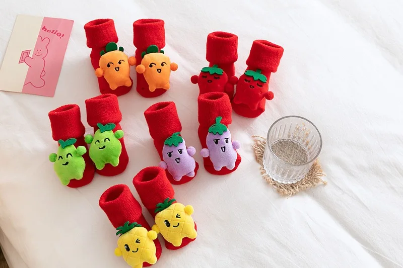 Kids Winter Anti Slip Warm Red Socks Santa socks with Rubber Spots Christmas Stocking Christmas Socks for Baby