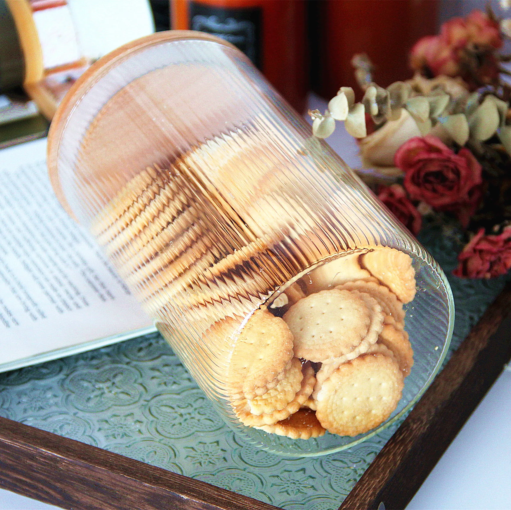 New Design Food Grade Empty Round High Borosilicate Glass Storage Container Jar with Wood Lid for Home Decoration