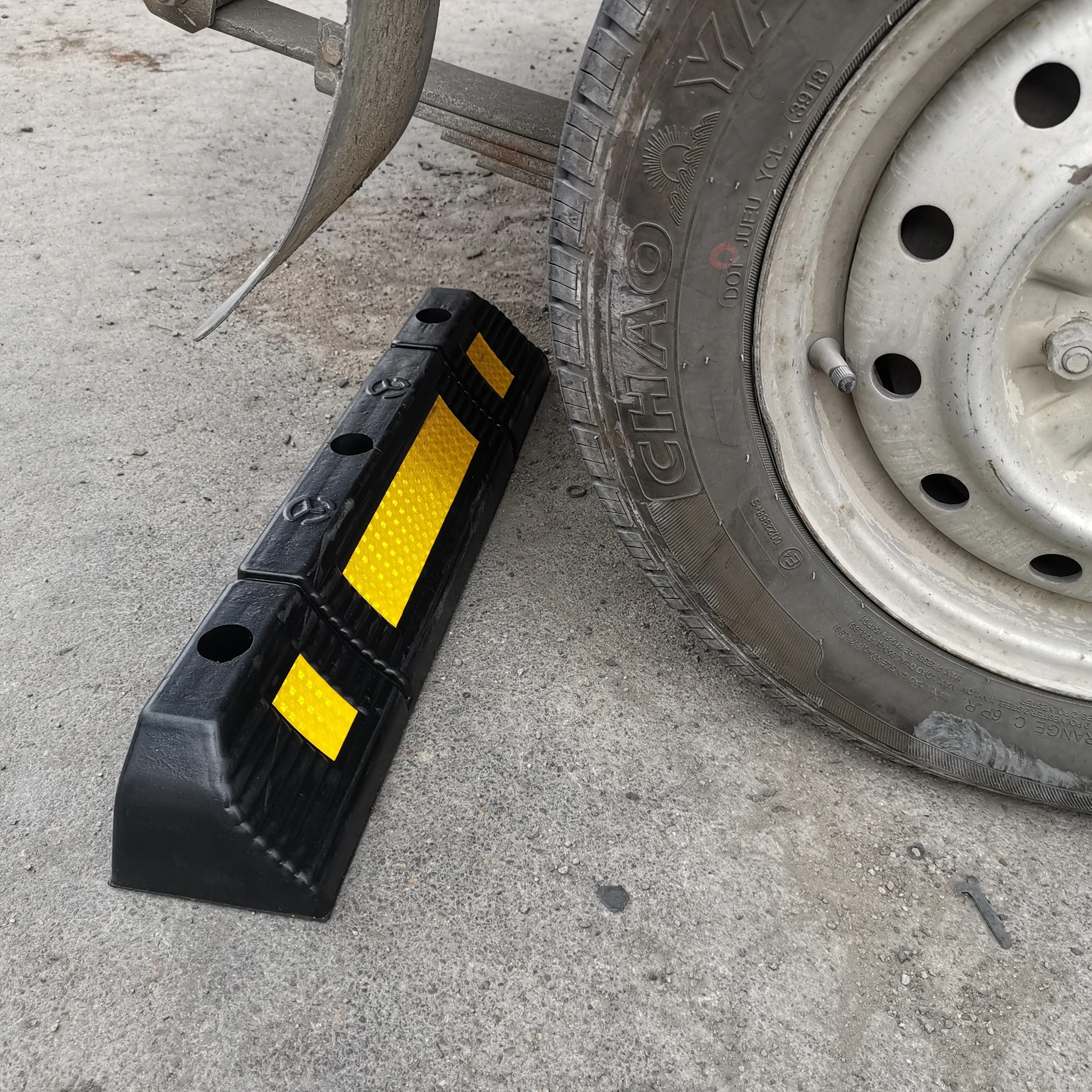 Rubber car wheel stopper, Parking stop