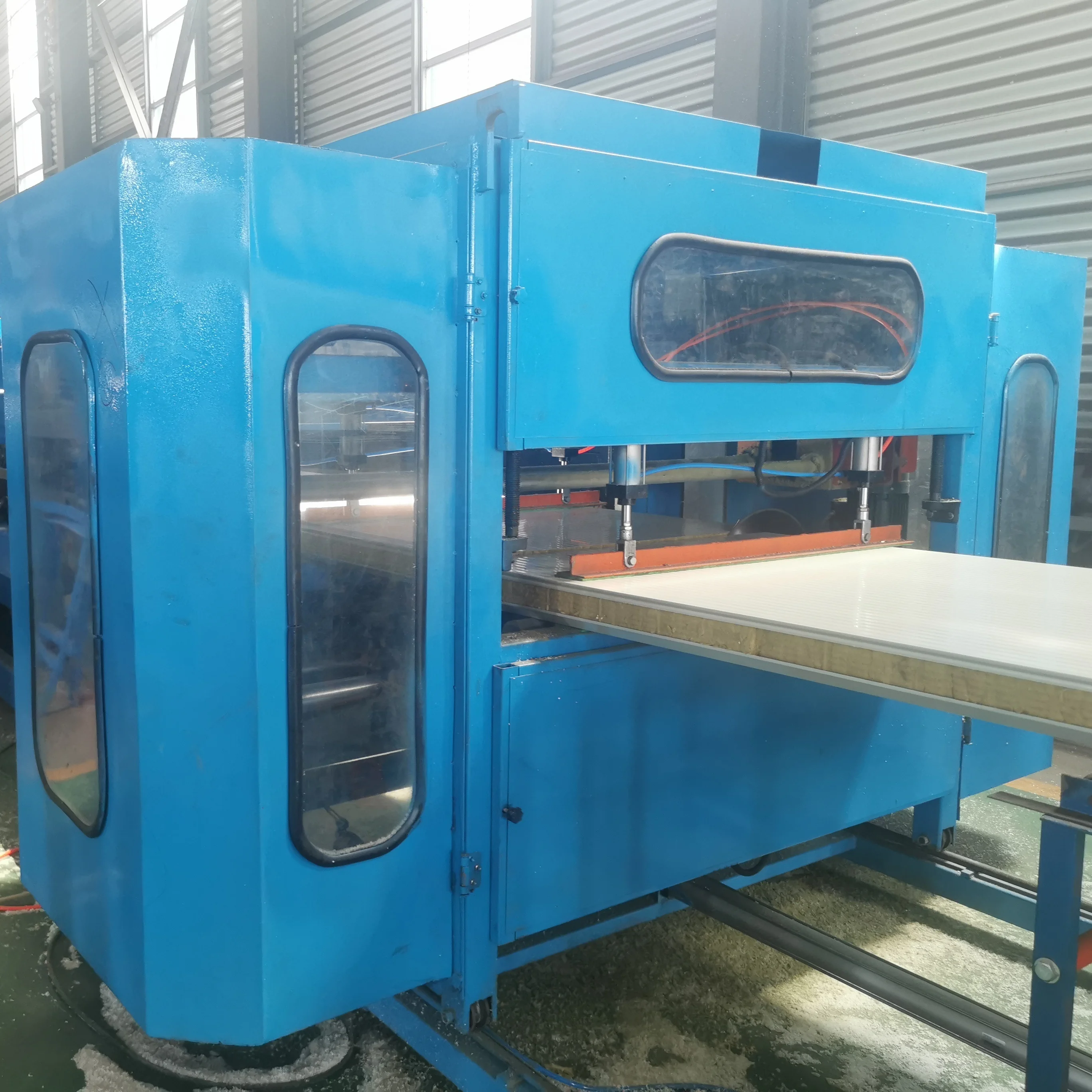 Звукоизолированная стальная сэндвич-панель 50 мм EPS изоляционная полиуретановая пенополистирольная панель sandwitch для линии настенной машины