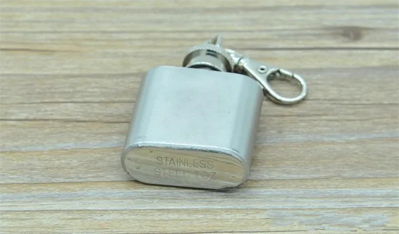 1oz stainless steel mini hip flask with keychain Portable party outdoor wine bottle with Key chains