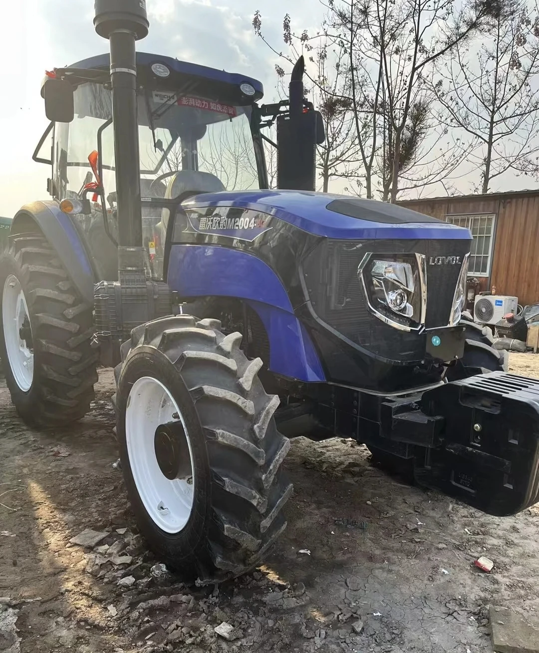 Used tractor LOVOL 200 HP 4WD Large used farm tractor in good condition